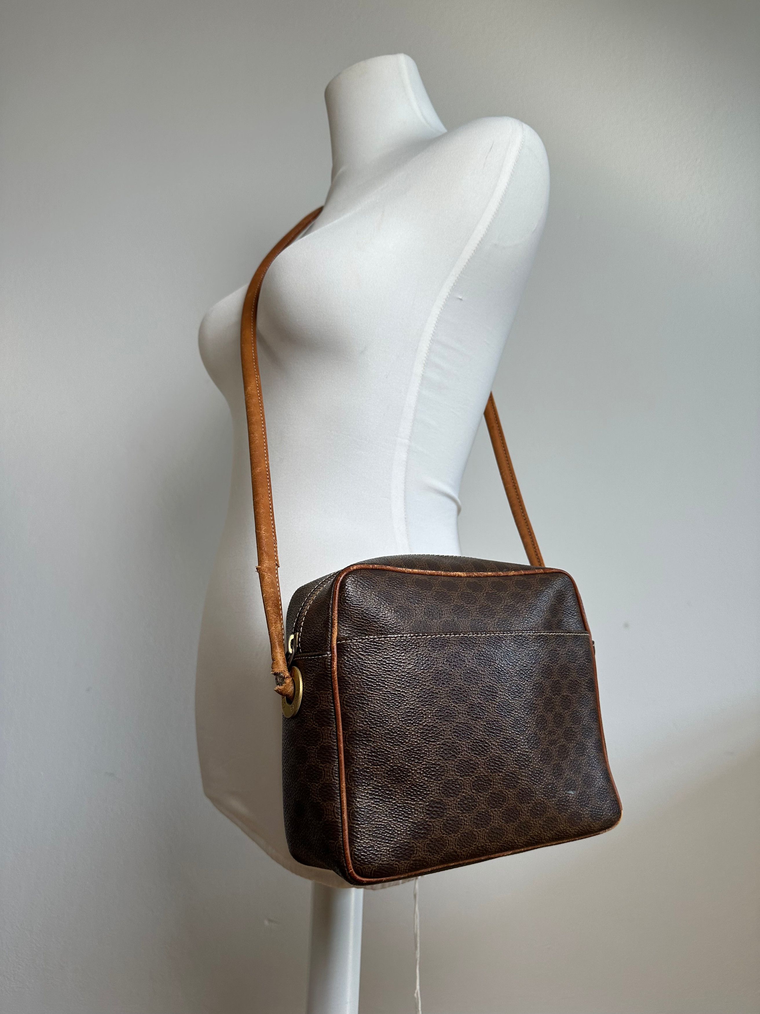 Celine Vintage Paris Triomphe Monogram Leather Shoulder Bag Brown Size ONE SIZE - 6 Thumbnail