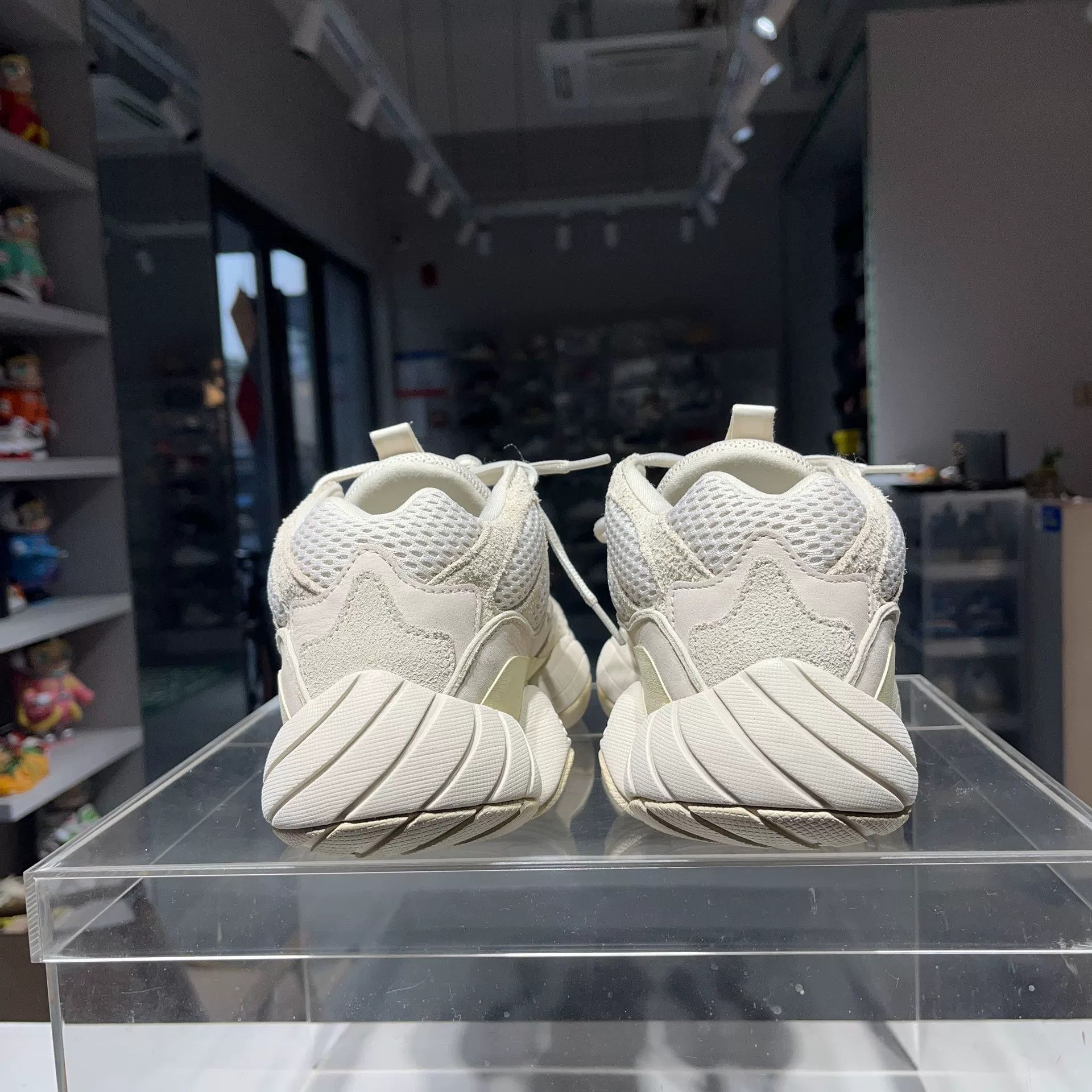 Adidas Adidas YEEZY Lowtop Sneakers 9.5 Men Size US 9.5 / EU 42-43 - 3 Thumbnail