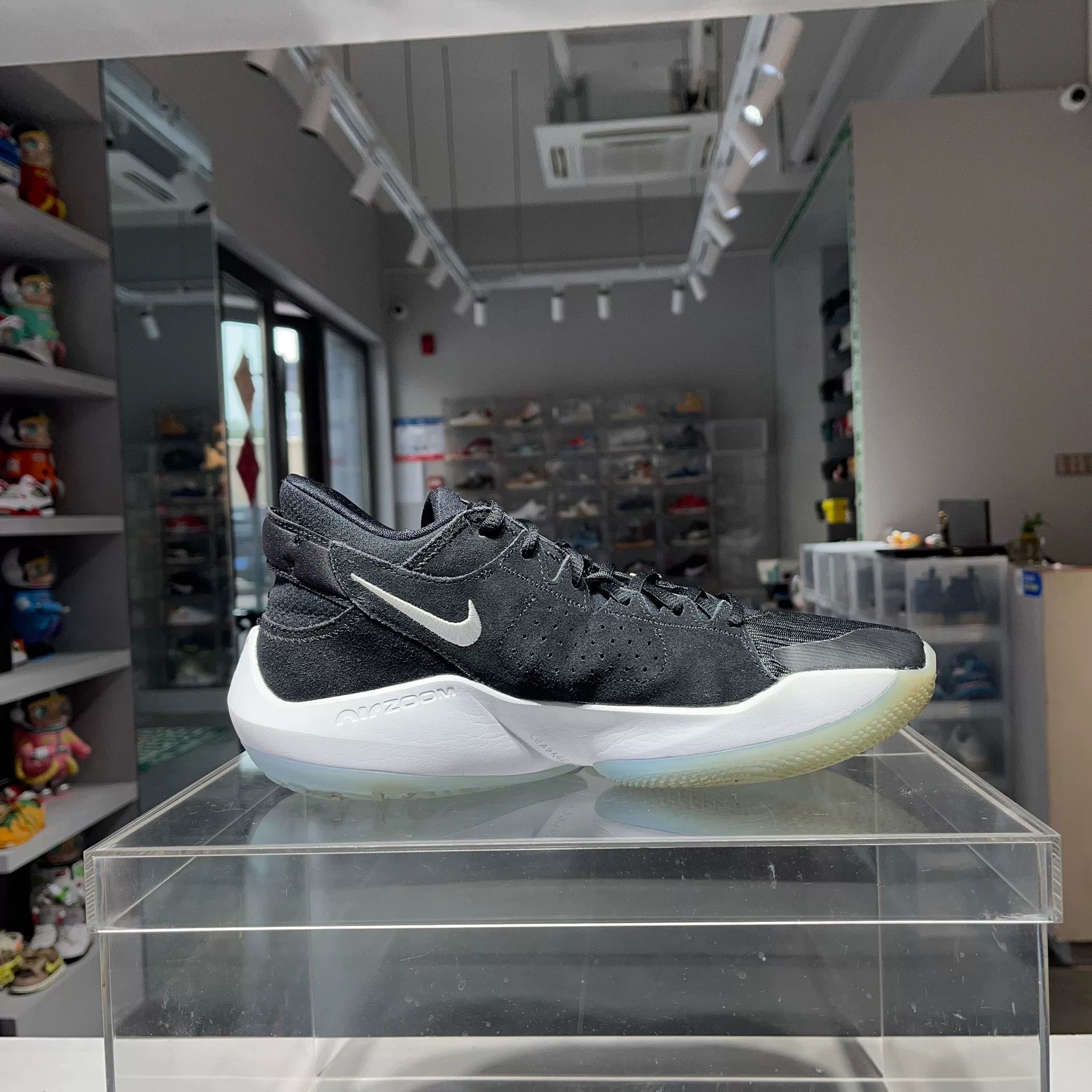 Nike Nike Black Lowtop Sneakers 11 Men Size US 11 / EU 44 - 4 Thumbnail