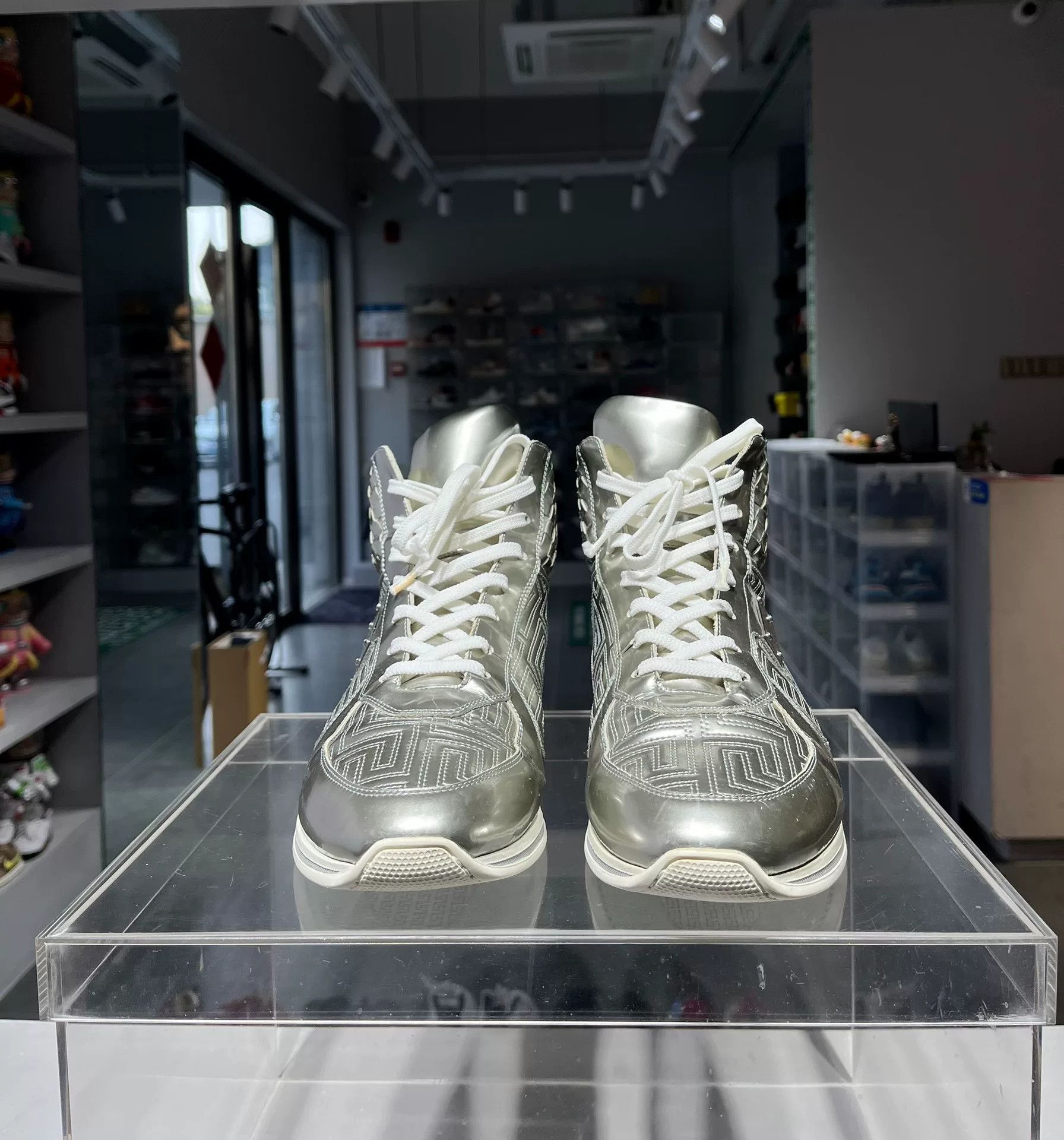 Versace Versace Silver Lowtop Sneakers 9 Men Size US 9 / EU 42 - 2 Thumbnail