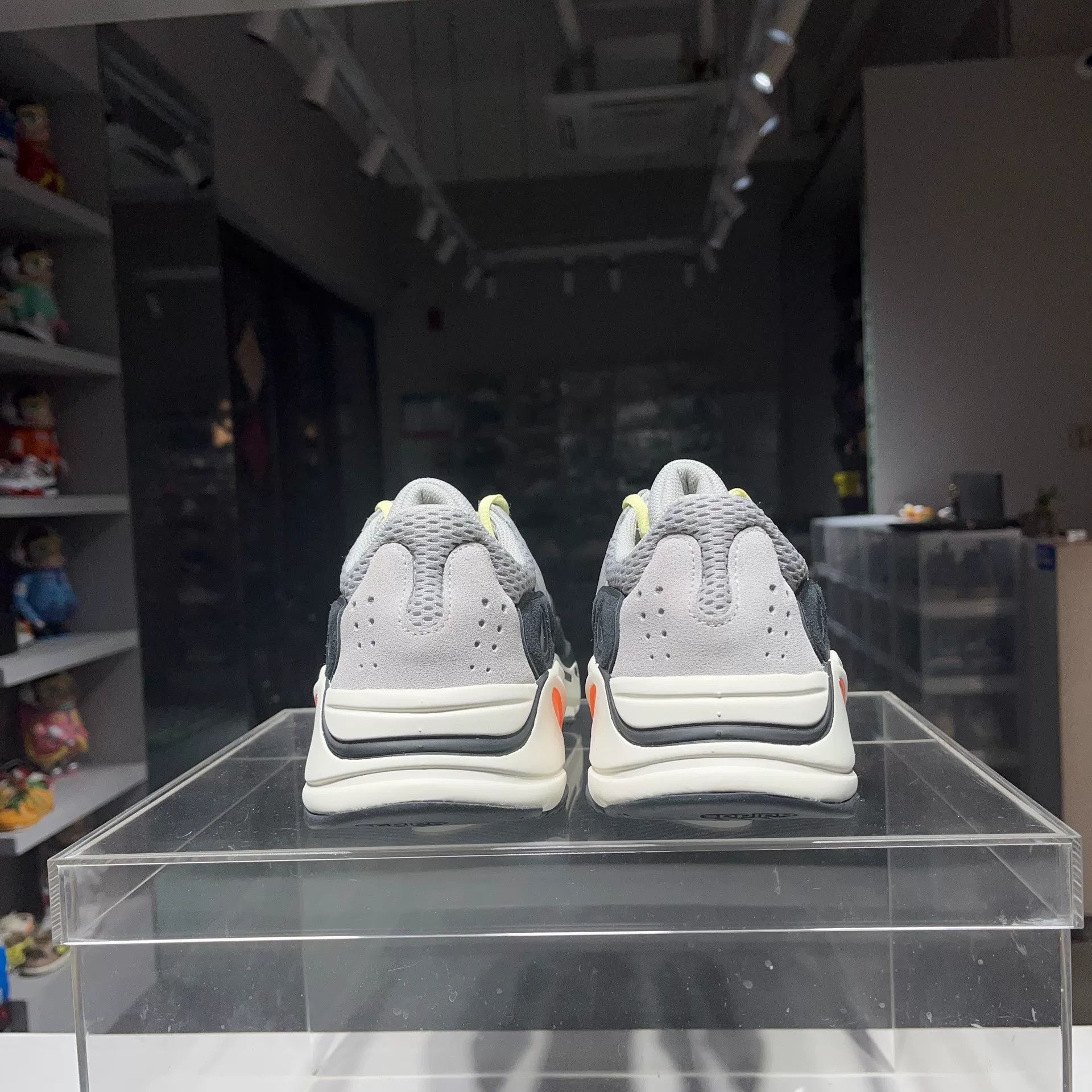 Adidas Adidas YEEZY Lowtop Sneakers 7.5 Men Size US 7.5 / EU 40-41 - 3 Thumbnail