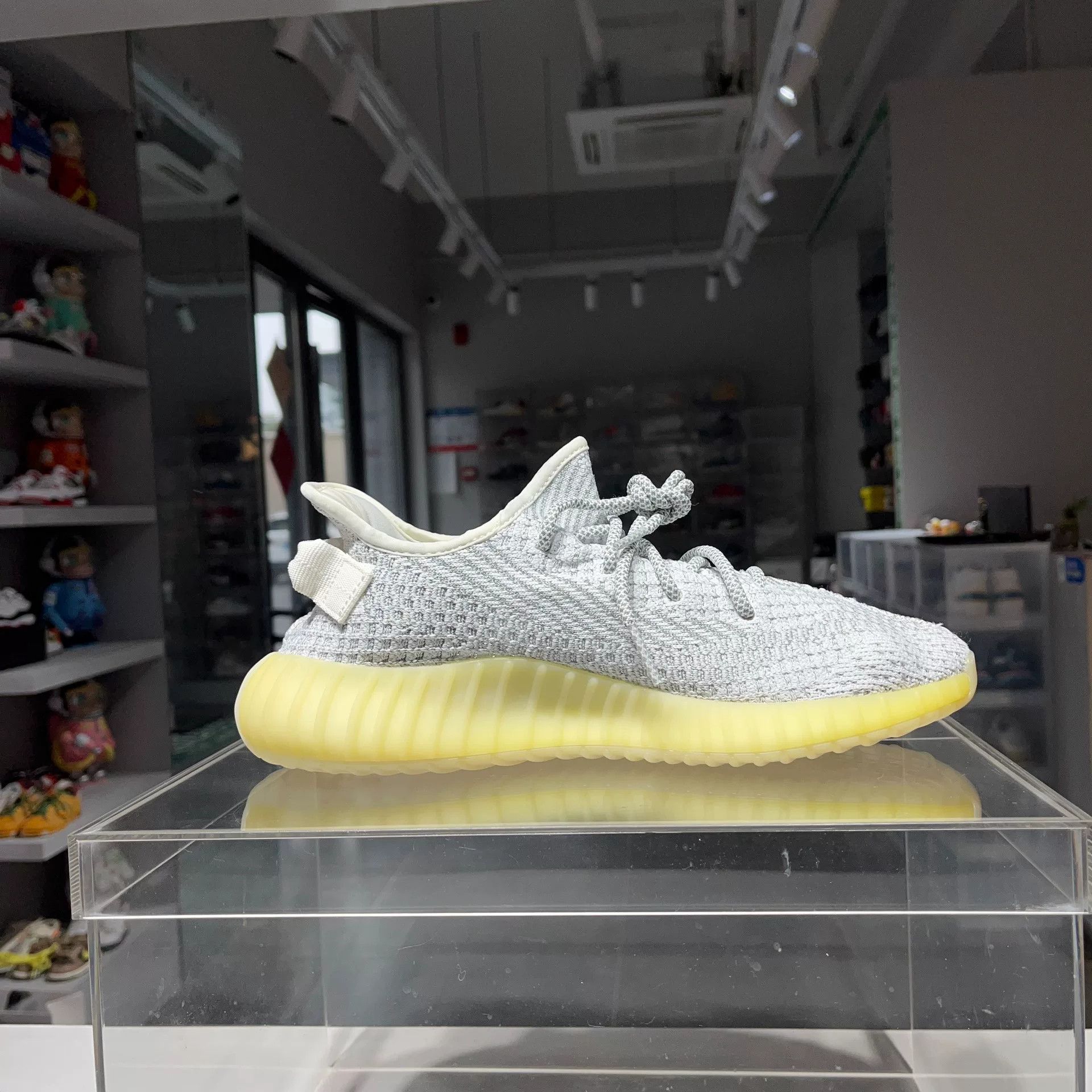 Adidas Adidas YEEZY White Lowtop Sneakers 11.5 Men Size US 11.5 / EU 44-45 - 4 Thumbnail