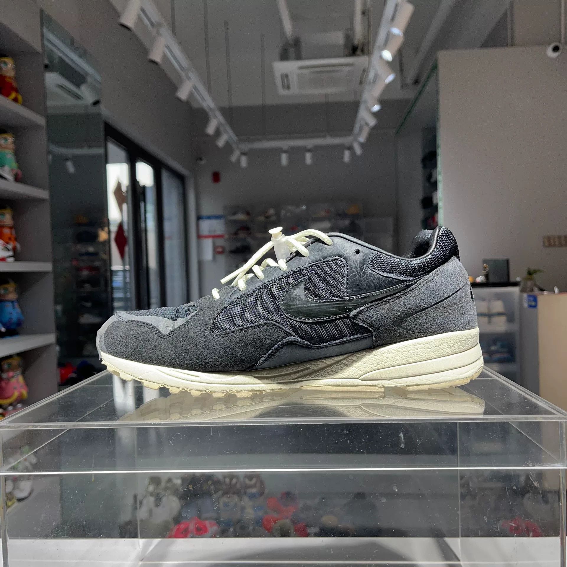 Fear of God Fear of God Retro Black Lowtop Sneakers 10 Men Size US 10 / EU 43 - 6 Thumbnail