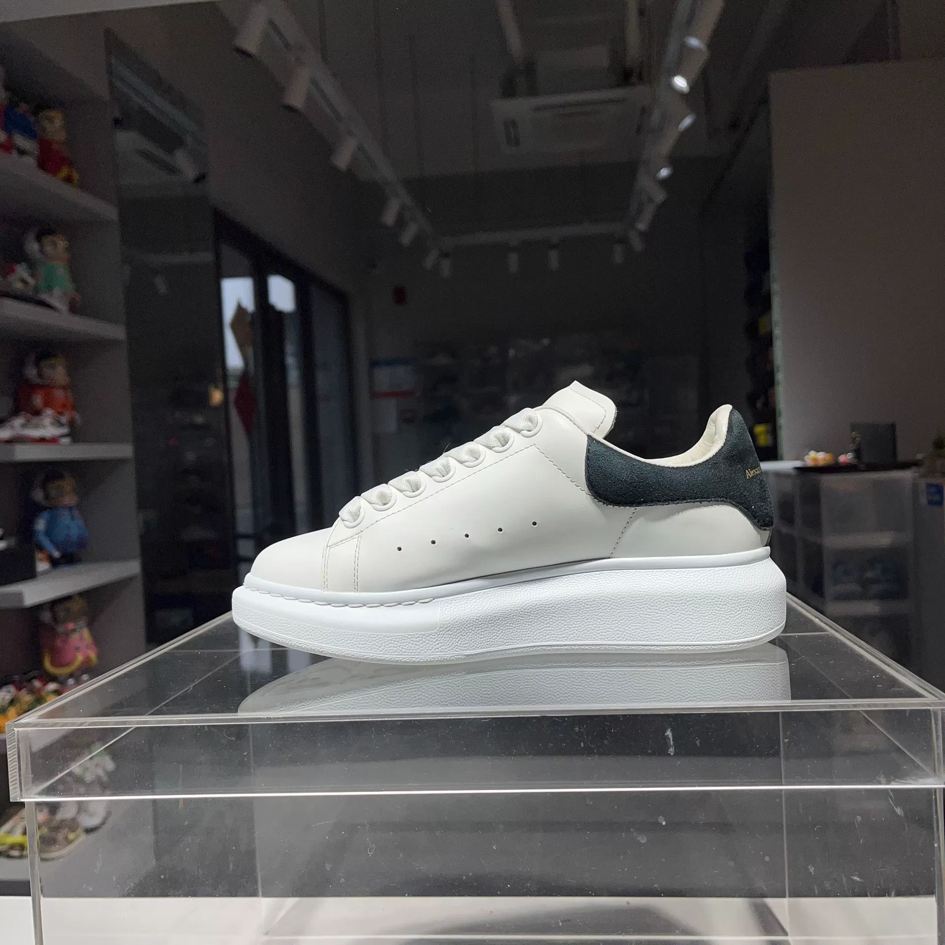 Alexander McQueen Black Lowtop Sneakers us_5-5 Women Size US 5.5 / IT 35.5 - 6 Thumbnail