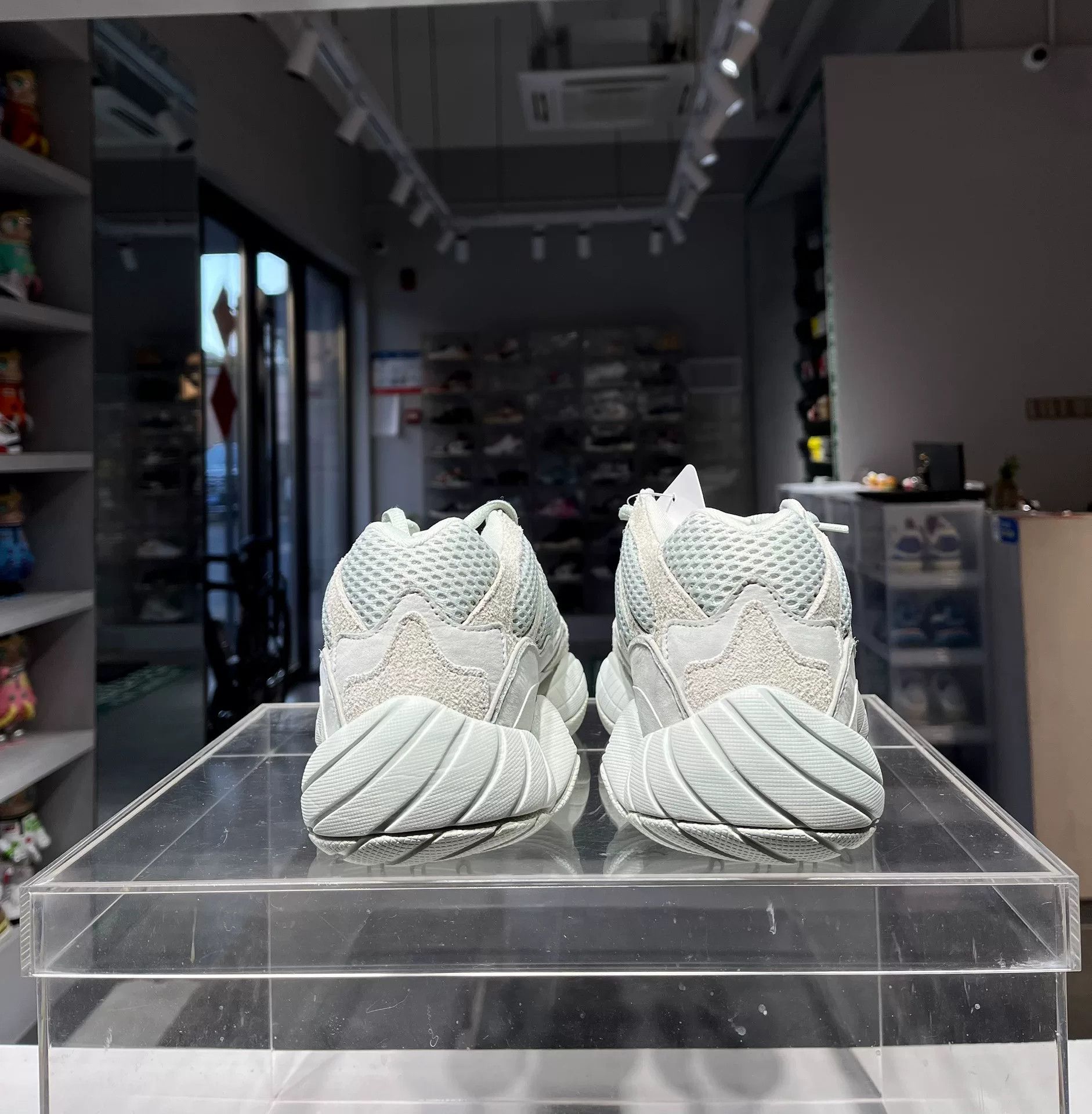 Adidas Adidas YEEZY Lowtop Sneakers 9 Men Size US 9 / EU 42 - 4 Thumbnail