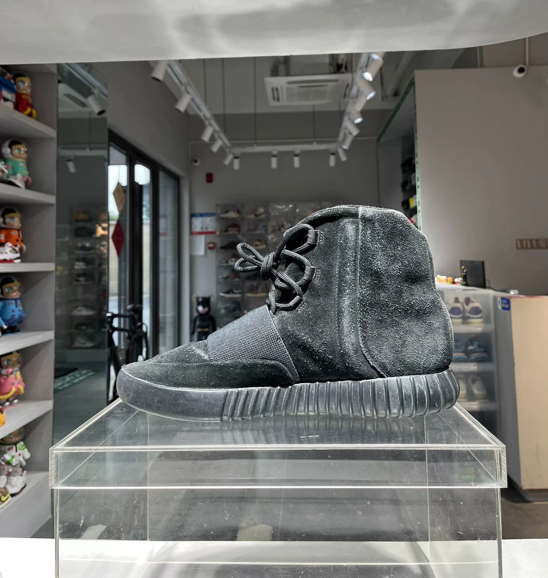 Adidas Adidas YEEZY Black Lowtop Sneakers 12 Men Size US 12 / EU 45 - 3 Thumbnail