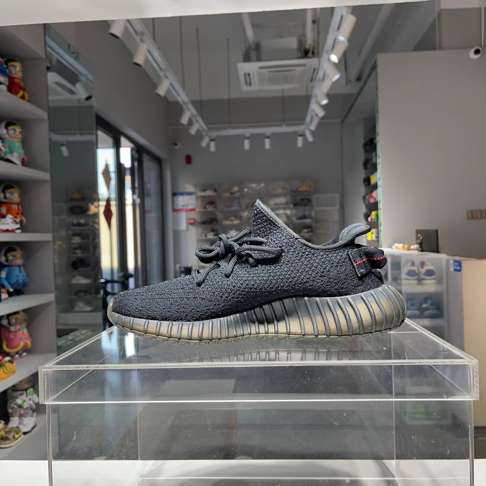 Adidas Adidas YEEZY Black Lowtop Sneakers 7.5 Men Size US 7.5 / EU 40-41 - 6 Thumbnail