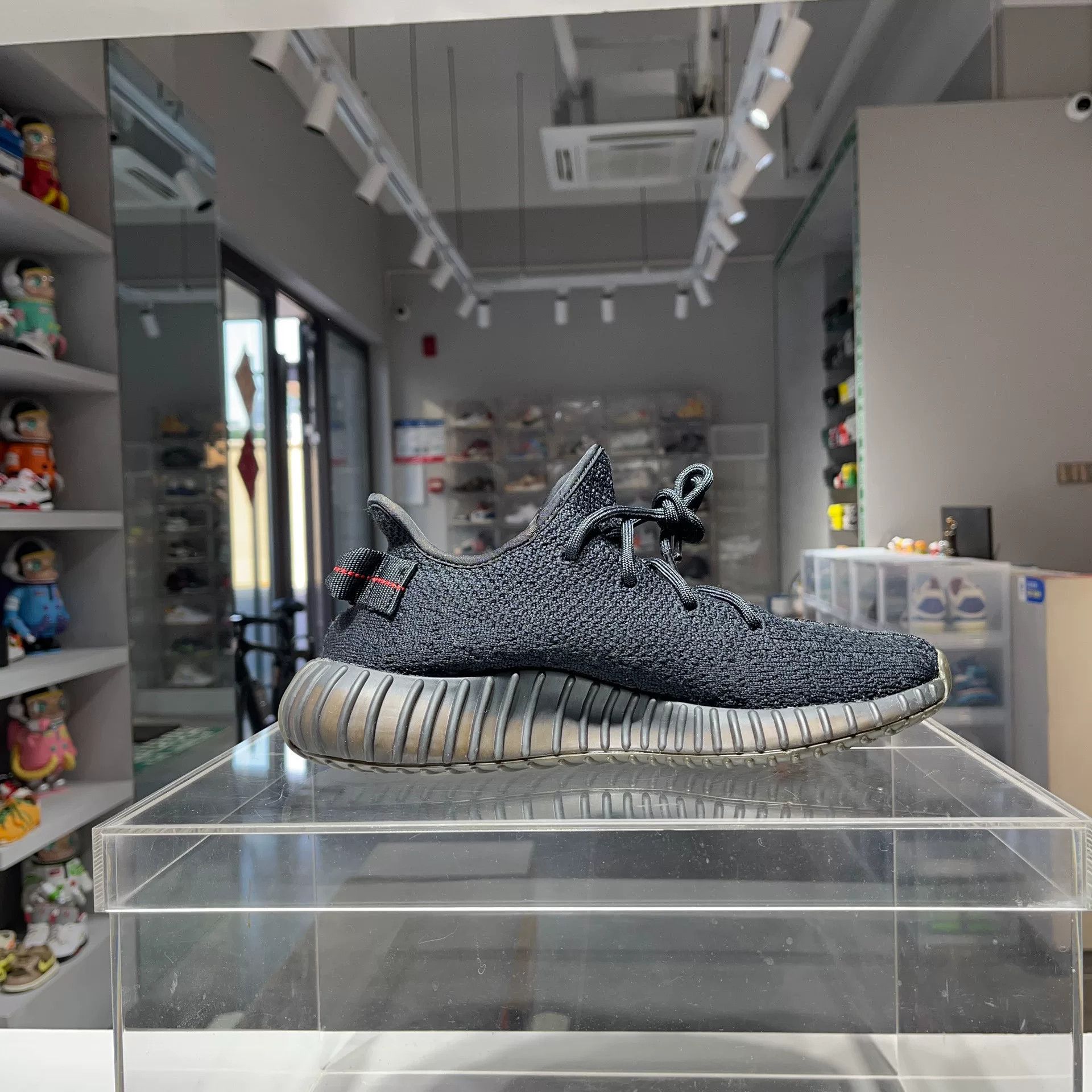 Adidas Adidas YEEZY Black Lowtop Sneakers 7.5 Men Size US 7.5 / EU 40-41 - 4 Thumbnail