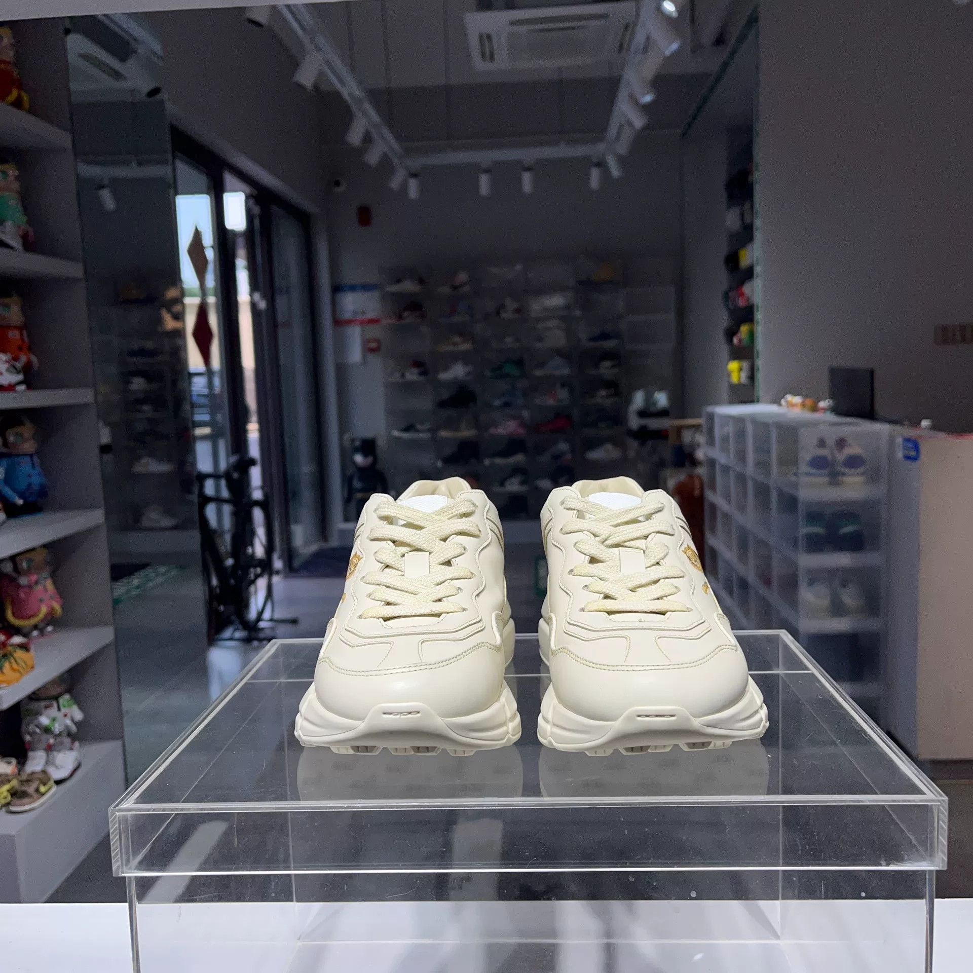 Gucci Gucci Limited Lowtop Sneakers us_5 Women Size US 5 / IT 35 - 2 Thumbnail