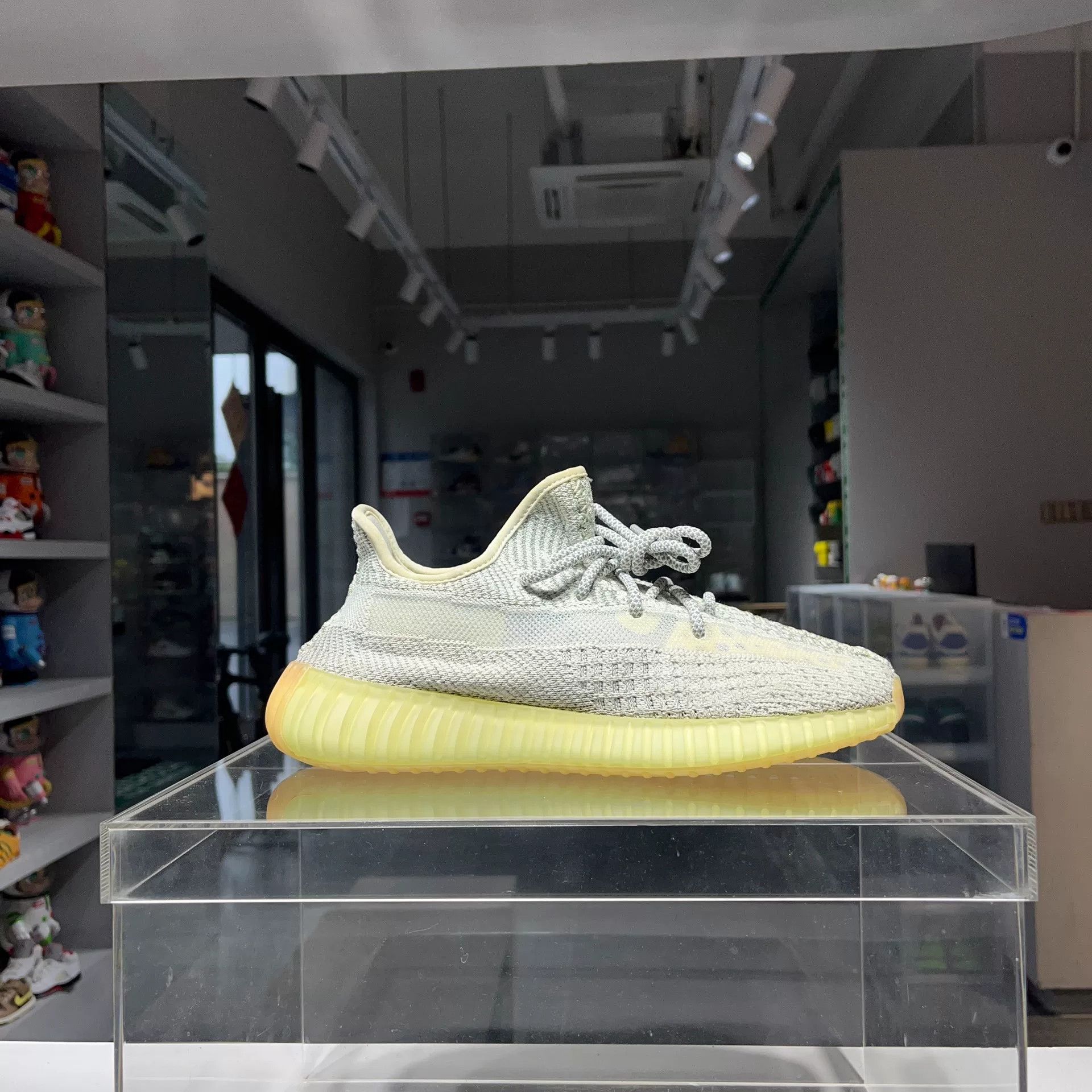 Adidas Adidas YEEZY Gray Lowtop Sneakers 9.5 Men Size US 9.5 / EU 42-43 - 5 Thumbnail