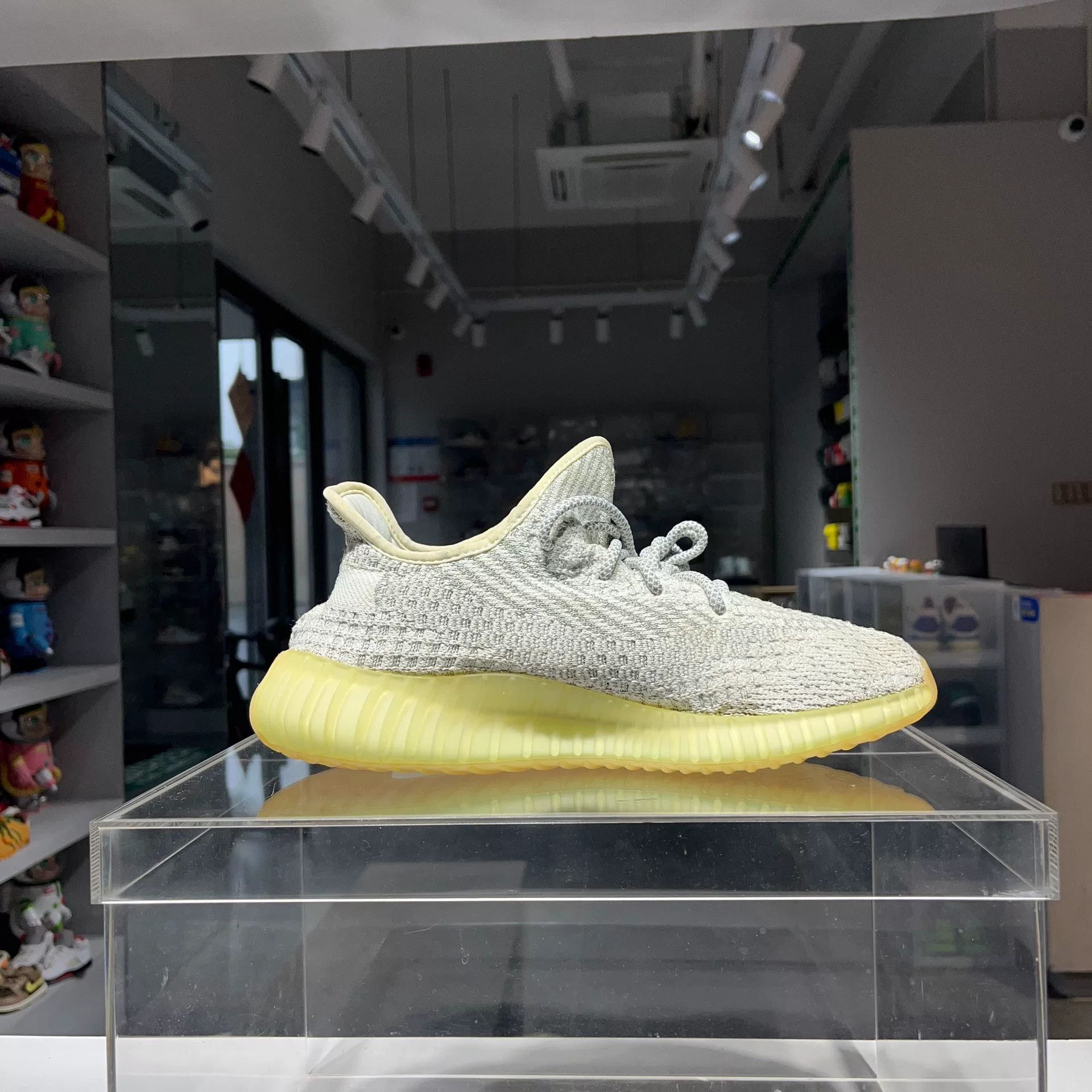 Adidas Adidas YEEZY Gray Lowtop Sneakers 9.5 Men Size US 9.5 / EU 42-43 - 4 Thumbnail