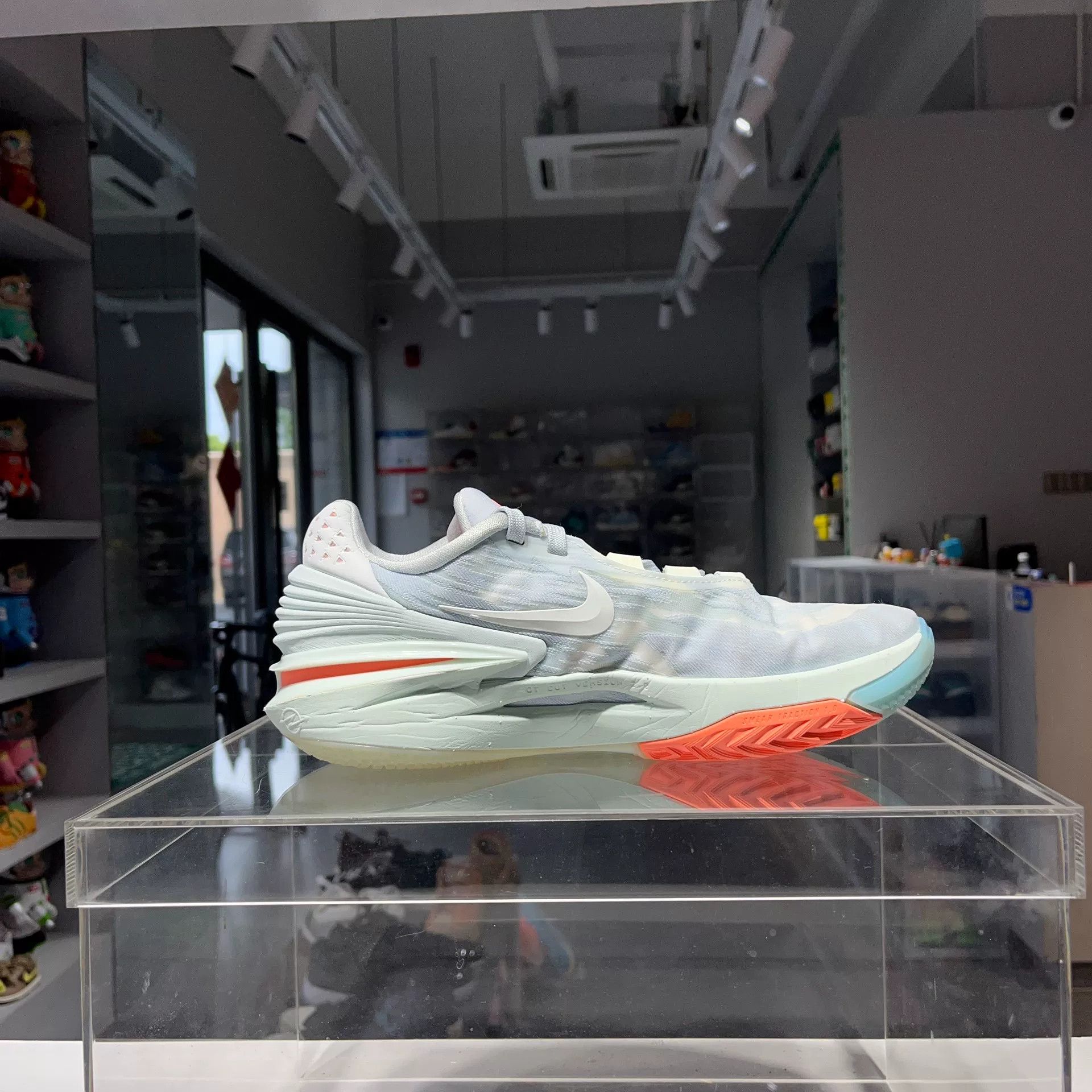 Nike Nike Gray Lowtop Sneakers 8 Men Size US 8 / EU 41 - 4 Thumbnail