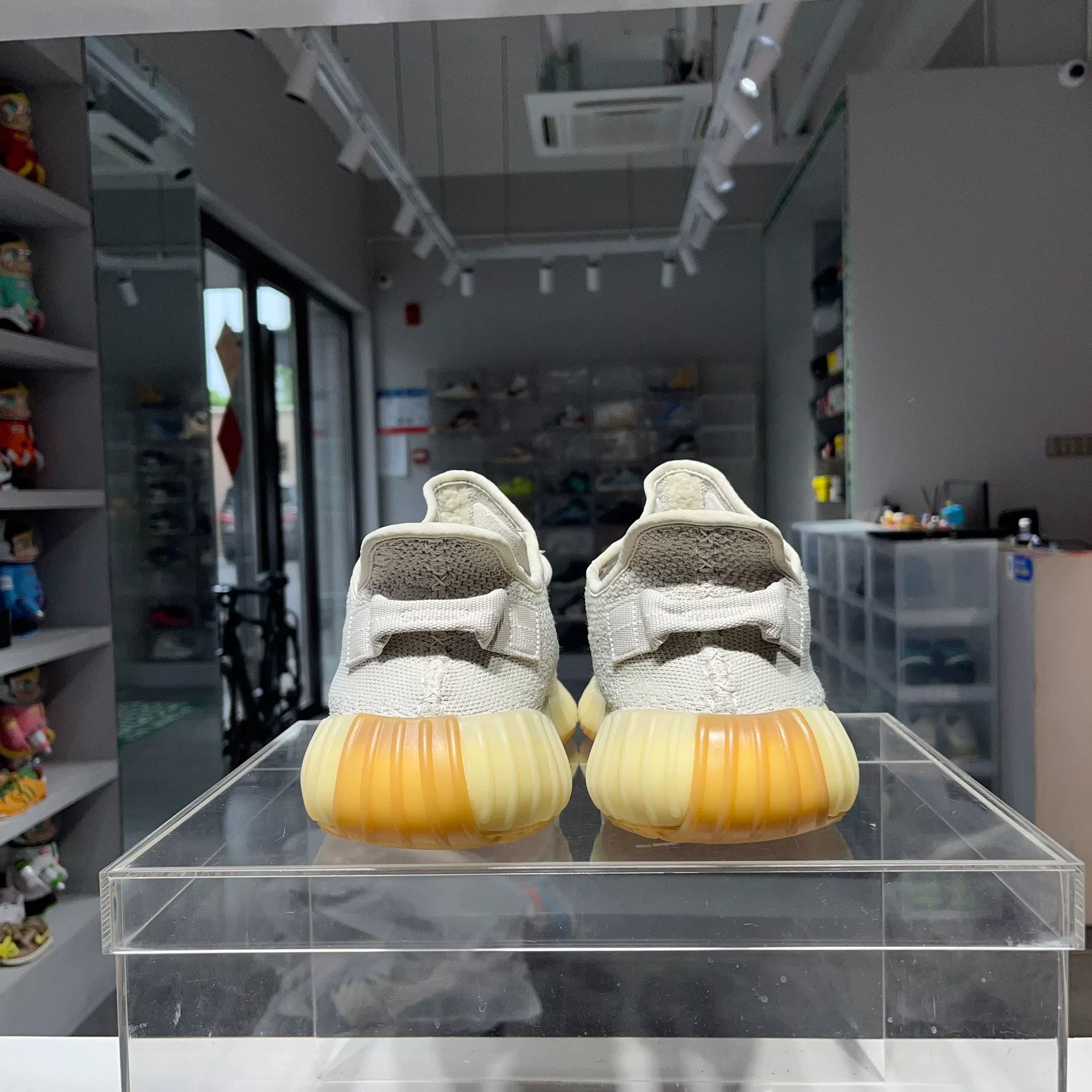 Adidas Adidas YEEZY Lowtop Sneakers 11.5 Men Size US 11.5 / EU 44-45 - 3 Thumbnail