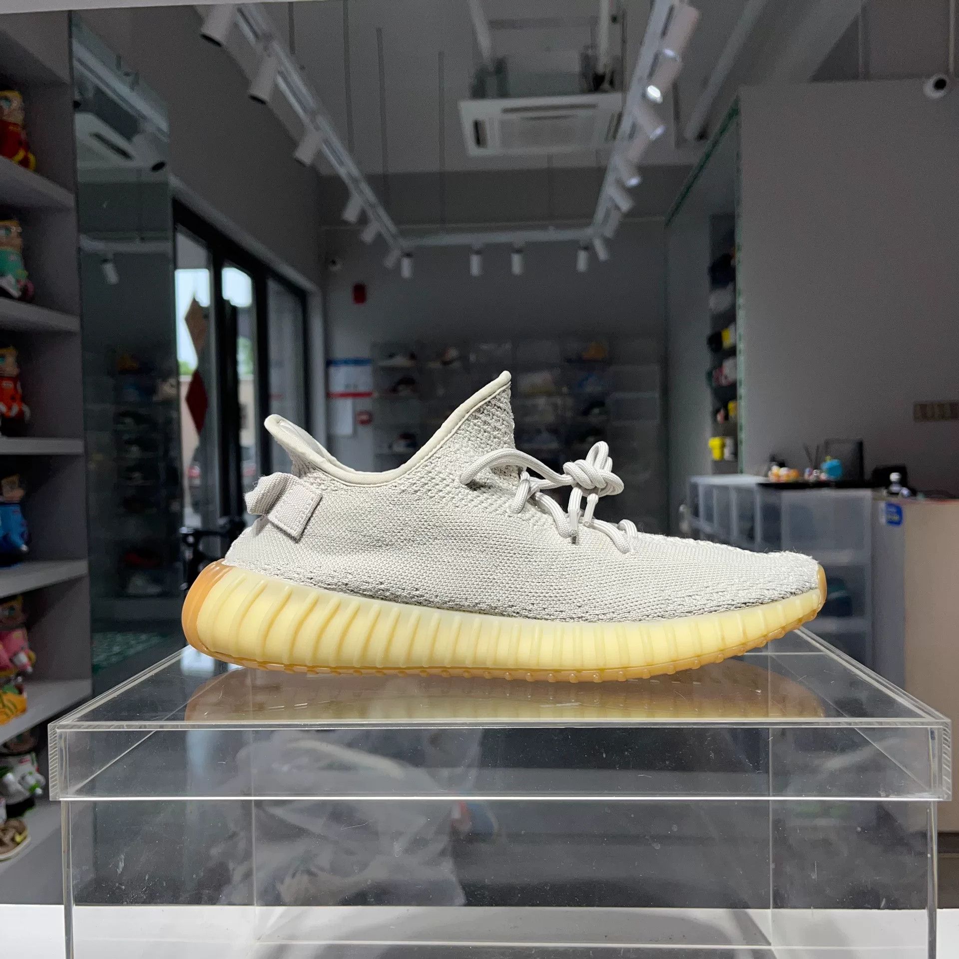 Adidas Adidas YEEZY Lowtop Sneakers 11.5 Men Size US 11.5 / EU 44-45 - 5 Thumbnail