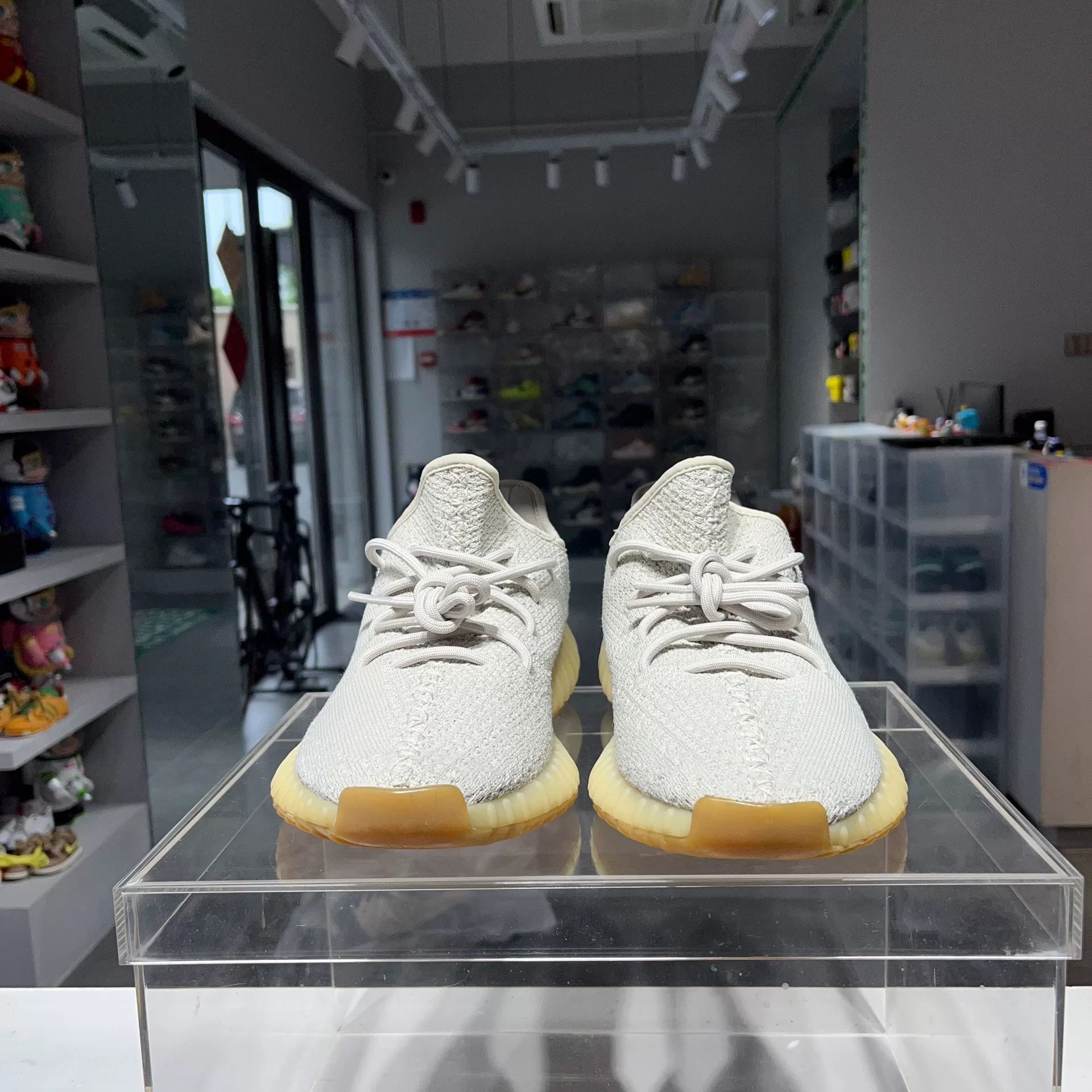 Adidas Adidas YEEZY Lowtop Sneakers 11.5 Men Size US 11.5 / EU 44-45 - 2 Thumbnail