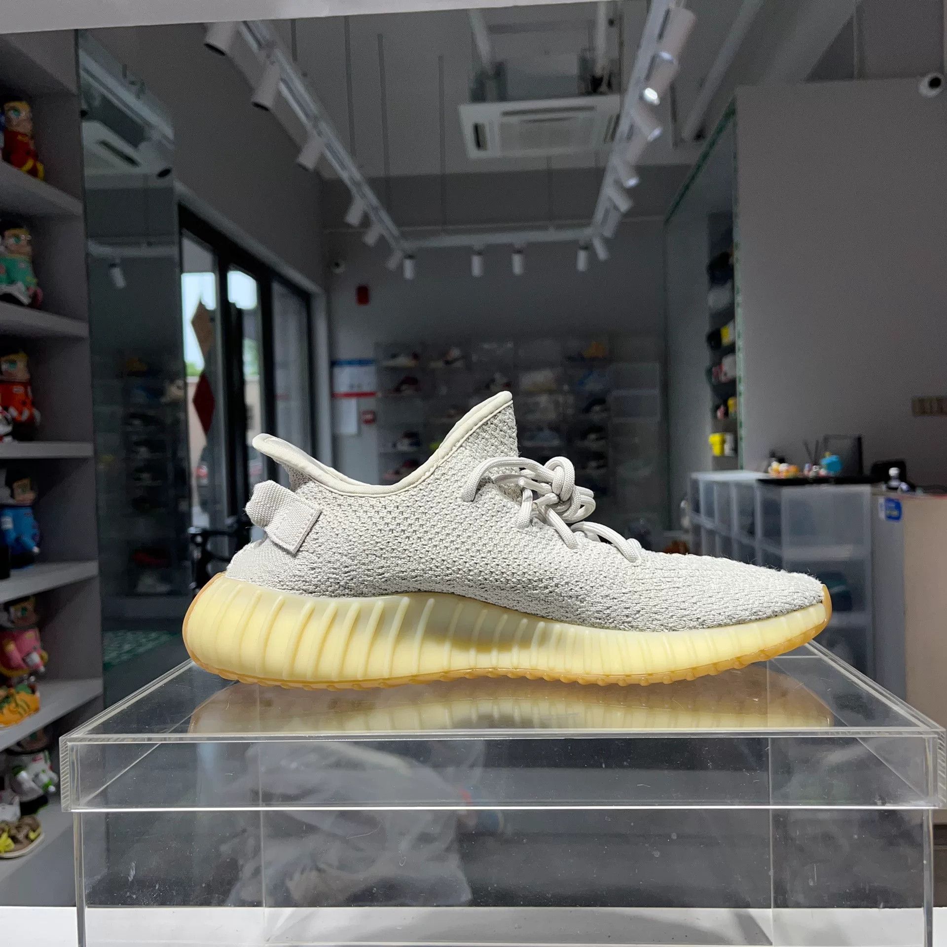Adidas Adidas YEEZY Lowtop Sneakers 11.5 Men Size US 11.5 / EU 44-45 - 4 Thumbnail