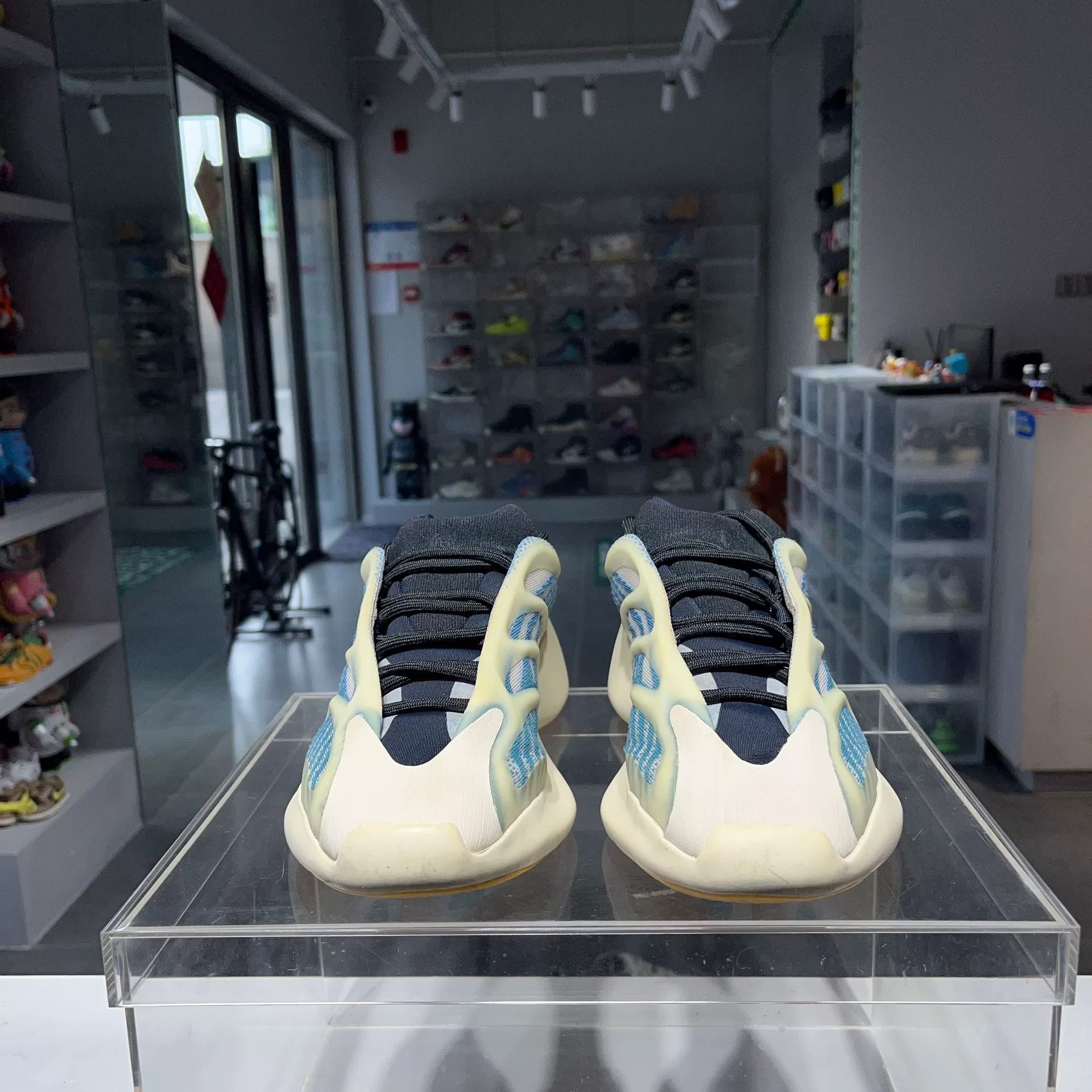 Adidas Adidas YEEZY Lowtop Sneakers 9.5 Men Size US 9.5 / EU 42-43 - 2 Thumbnail
