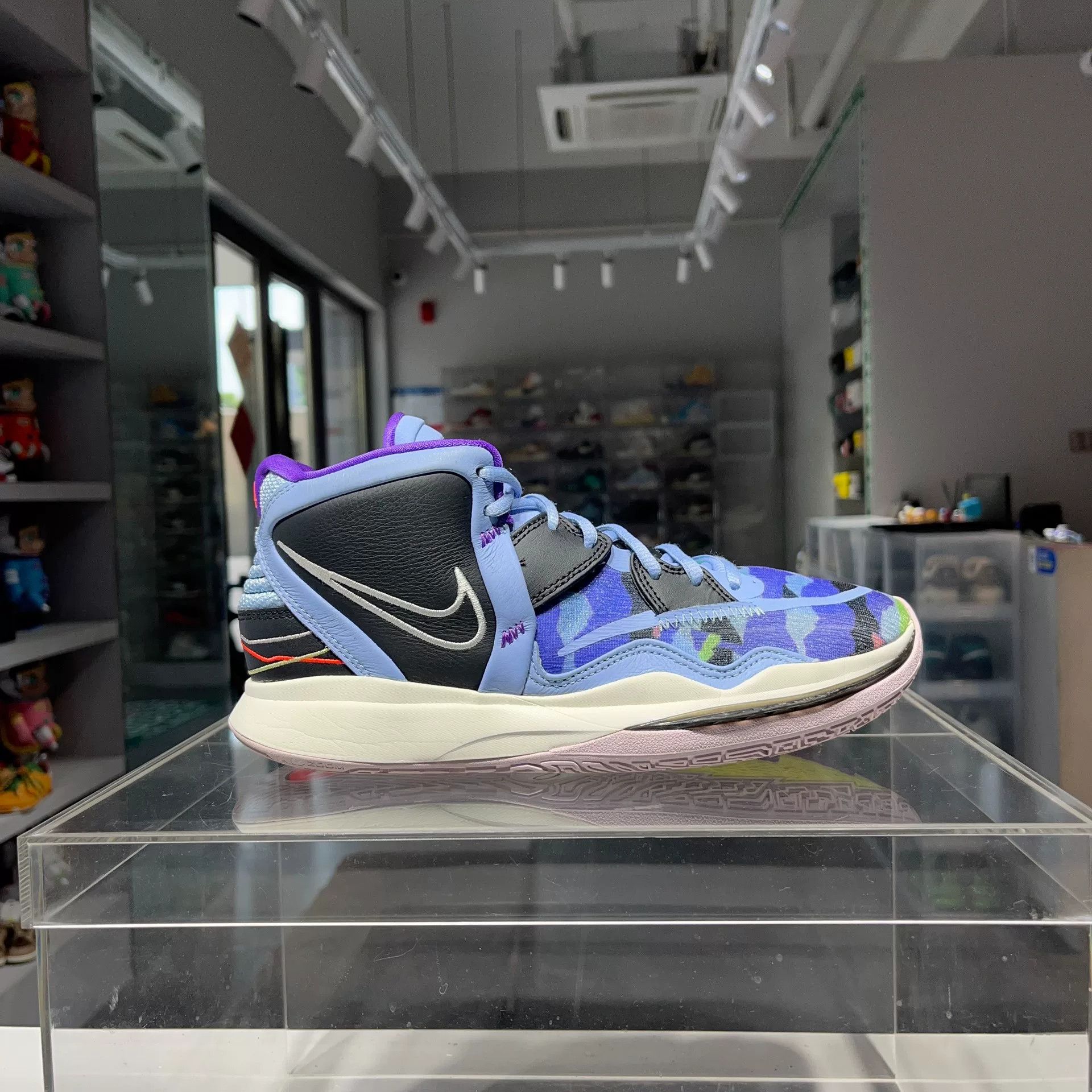 Nike Nike KYRIE Purple Lowtop Sneakers 9 Men Size US 9 / EU 42 - 5 Thumbnail