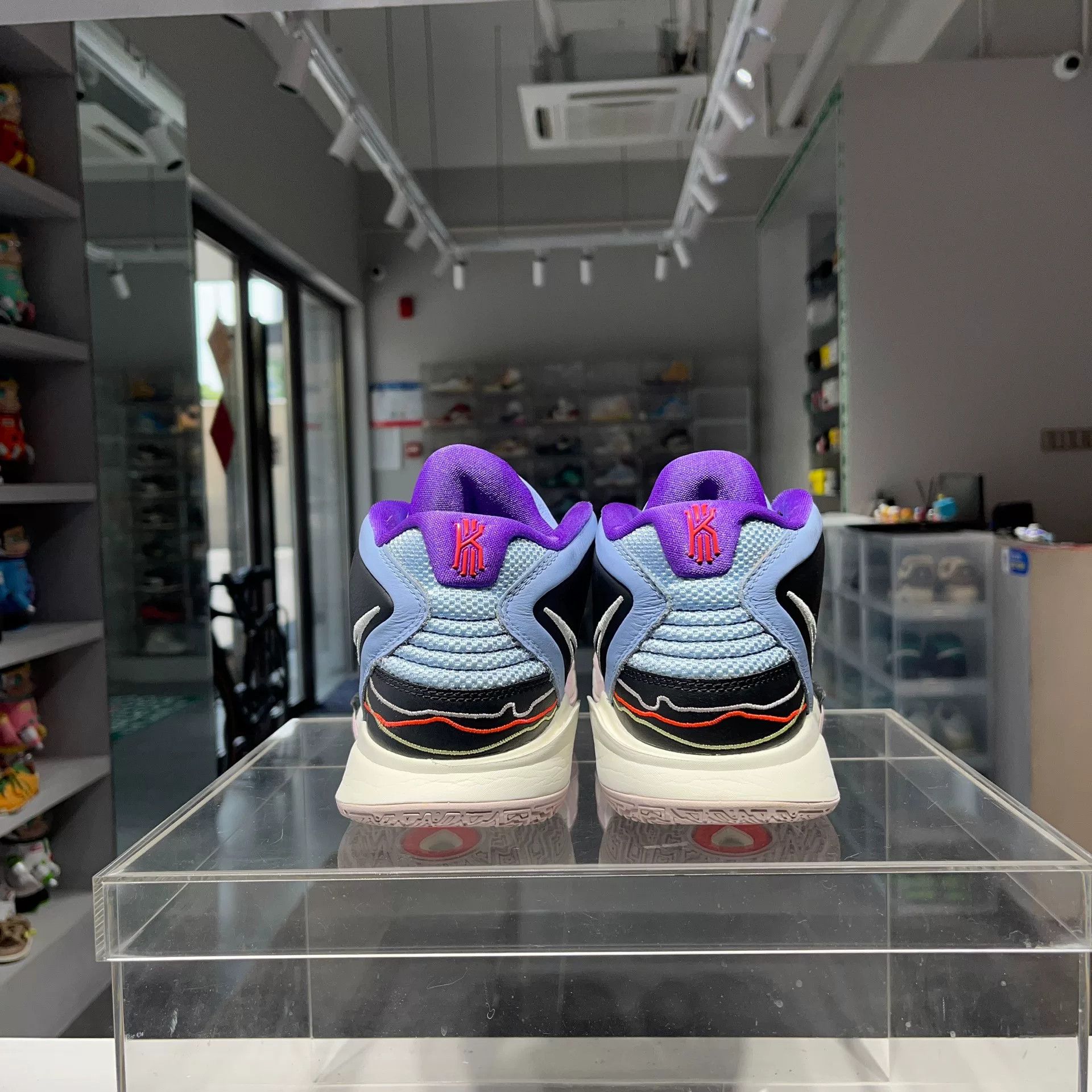 Nike Nike KYRIE Purple Lowtop Sneakers 9 Men Size US 9 / EU 42 - 3 Thumbnail