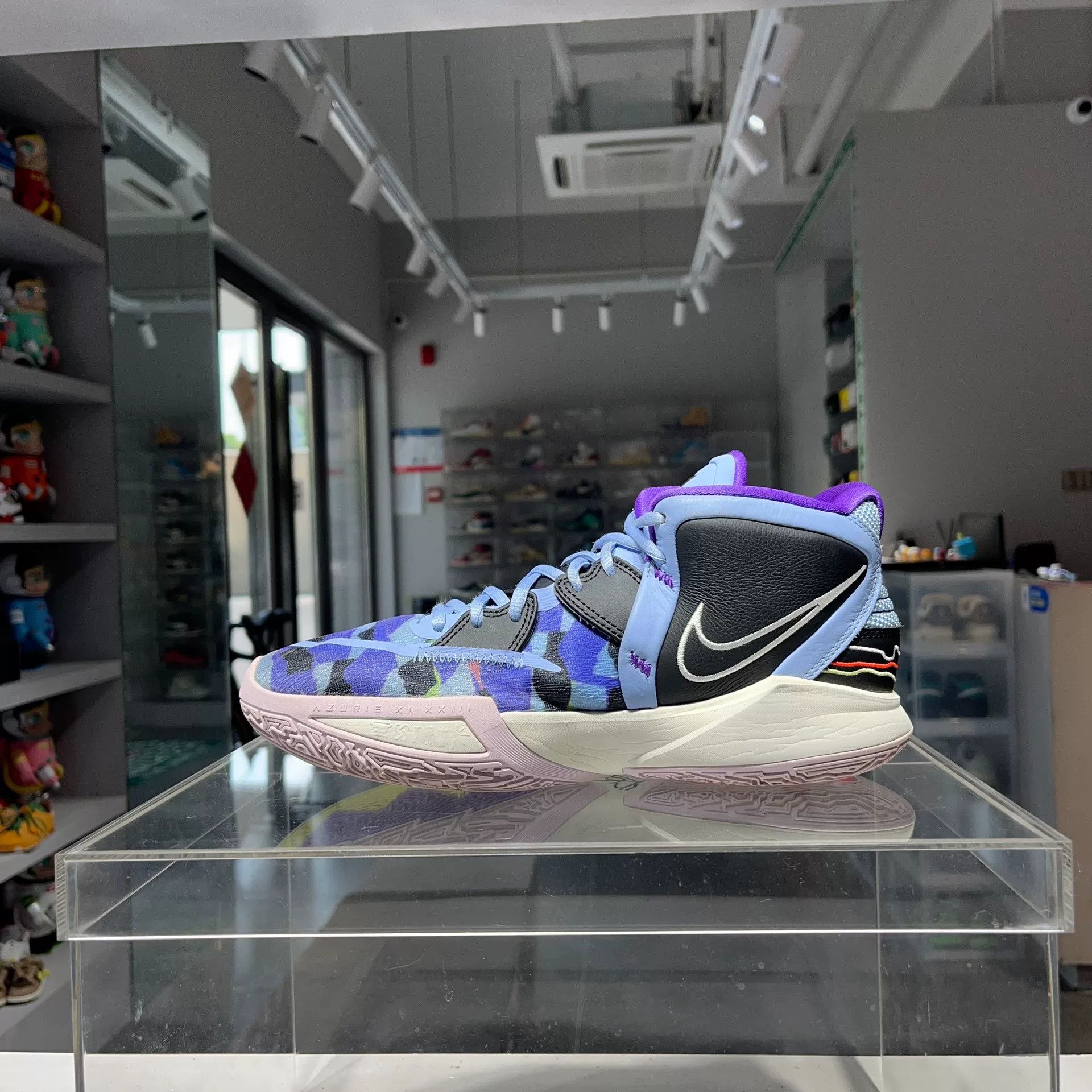 Nike Nike KYRIE Purple Lowtop Sneakers 9 Men Size US 9 / EU 42 - 6 Thumbnail