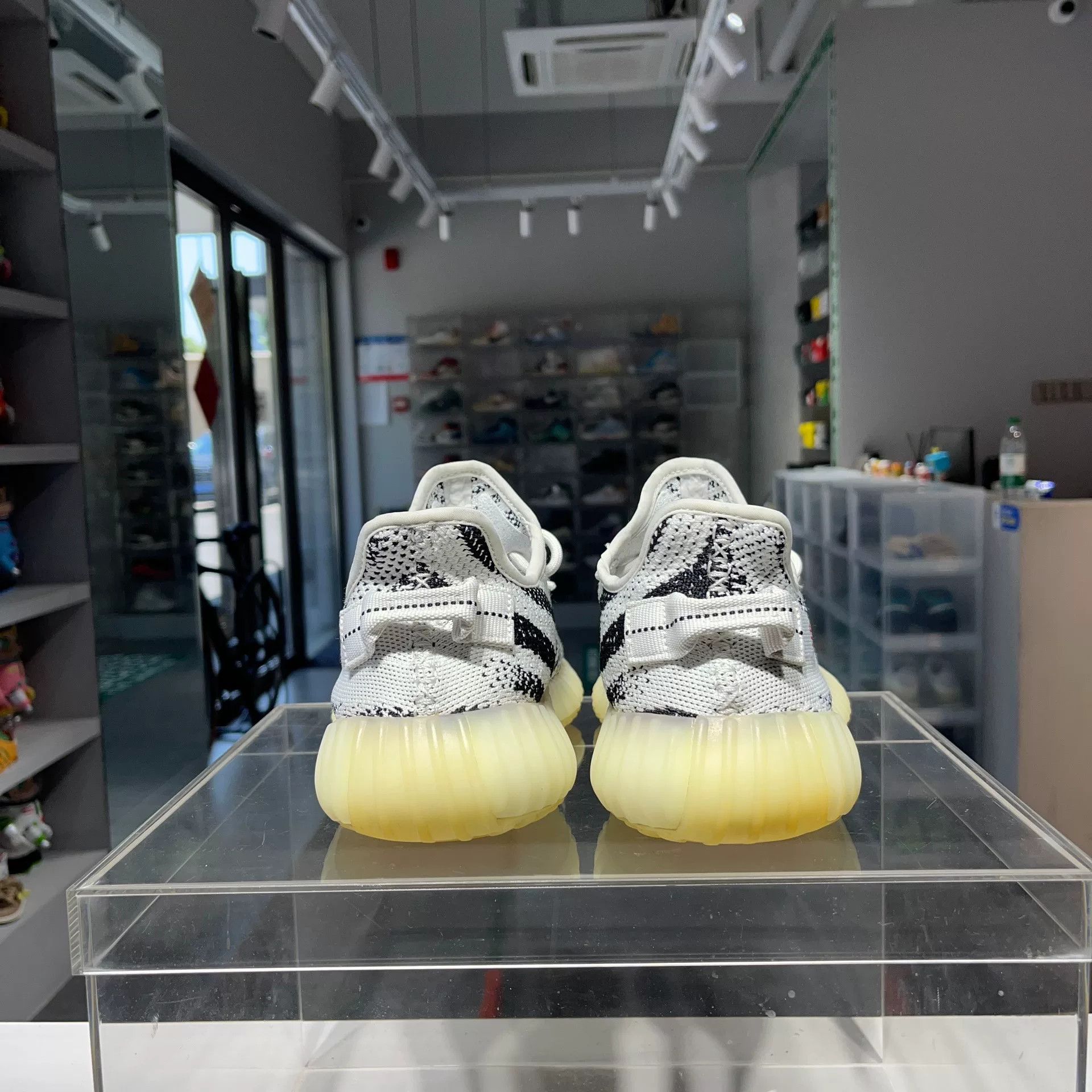 Adidas Adidas YEEZY White Lowtop Sneakers 8 Men Size US 8 / EU 41 - 3 Thumbnail
