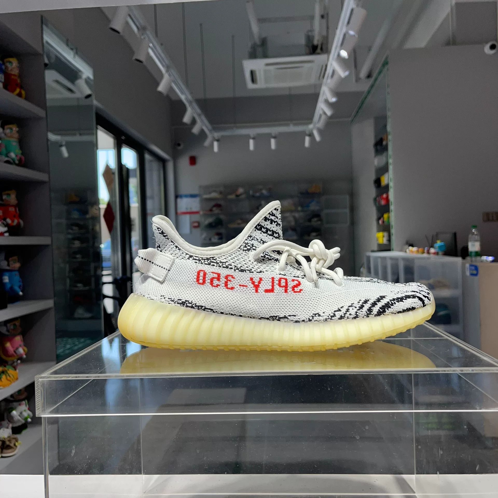 Adidas Adidas YEEZY White Lowtop Sneakers 8 Men Size US 8 / EU 41 - 5 Thumbnail