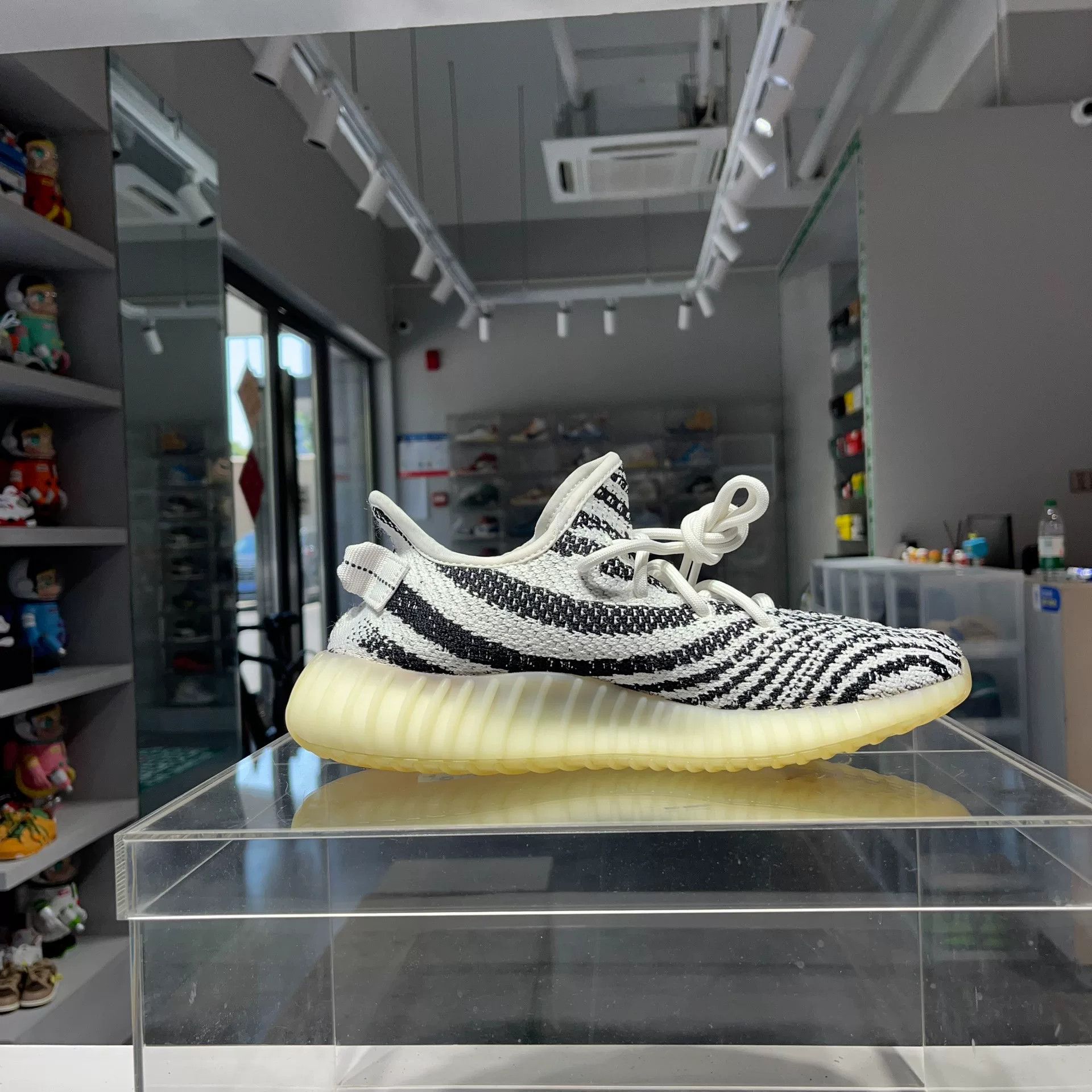 Adidas Adidas YEEZY White Lowtop Sneakers 8 Men Size US 8 / EU 41 - 4 Thumbnail