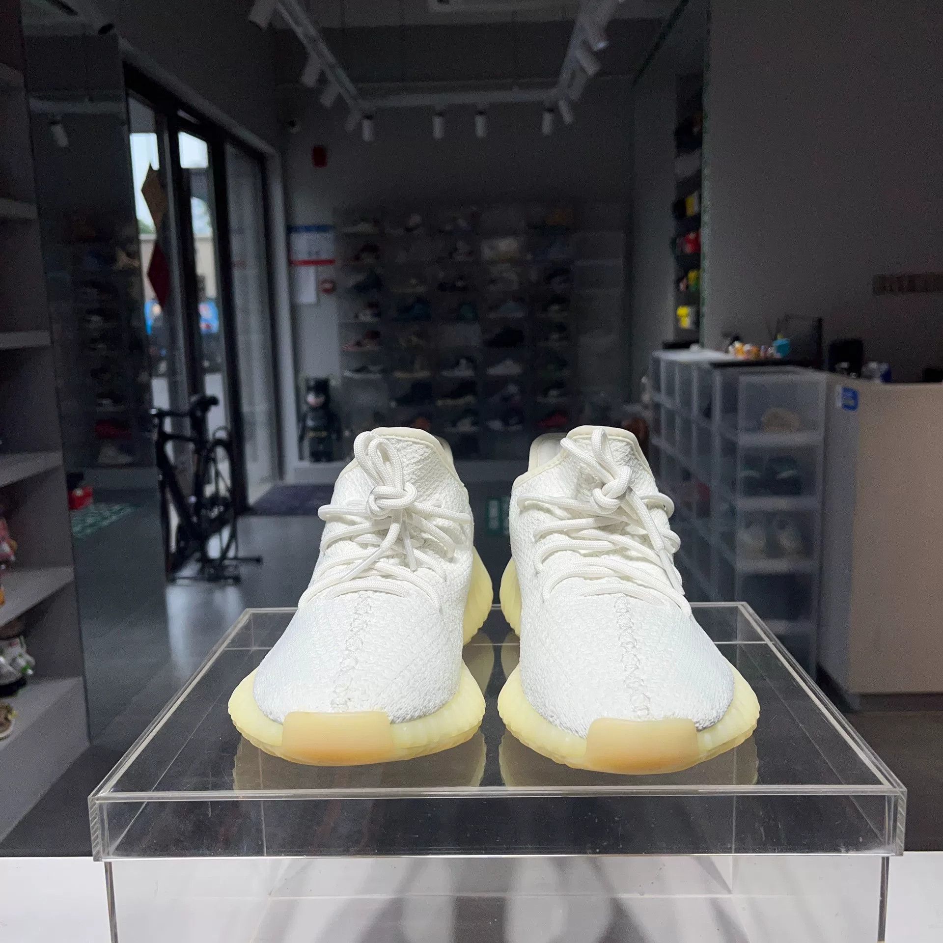 Adidas Adidas YEEZY White Lowtop Sneakers 9 Men Size US 9 / EU 42 - 2 Thumbnail