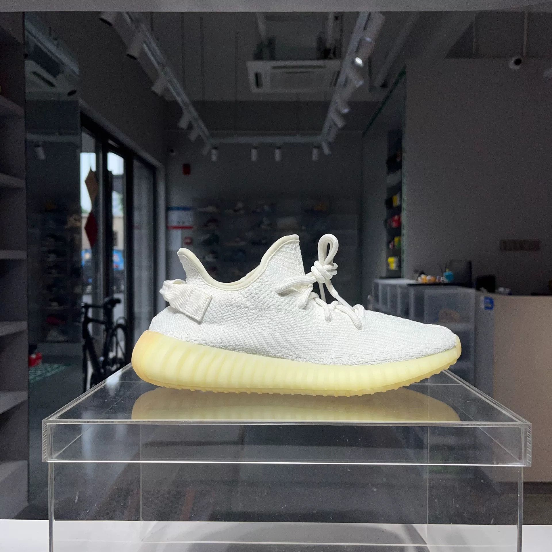 Adidas Adidas YEEZY White Lowtop Sneakers 9 Men Size US 9 / EU 42 - 5 Thumbnail