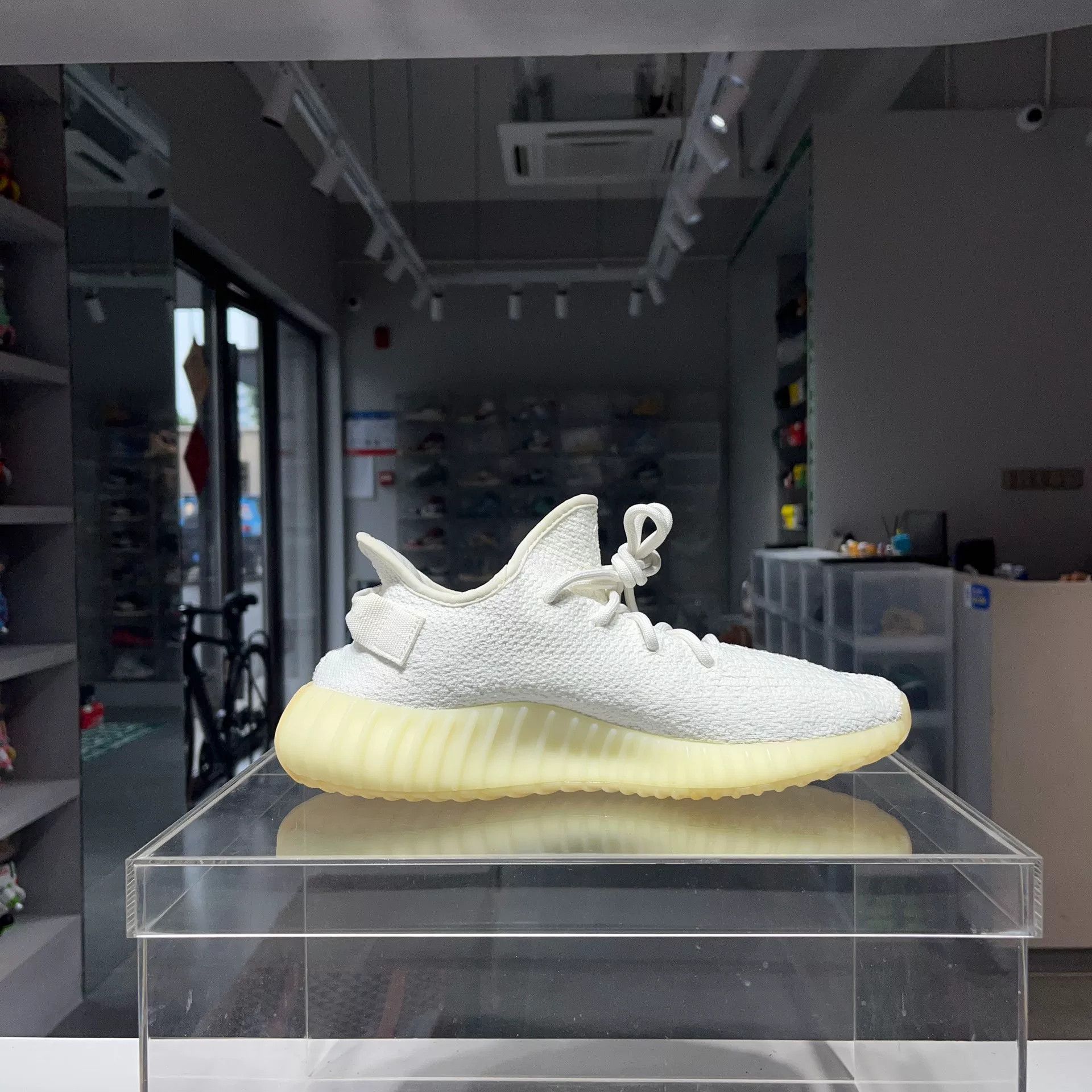 Adidas Adidas YEEZY White Lowtop Sneakers 9 Men Size US 9 / EU 42 - 4 Thumbnail