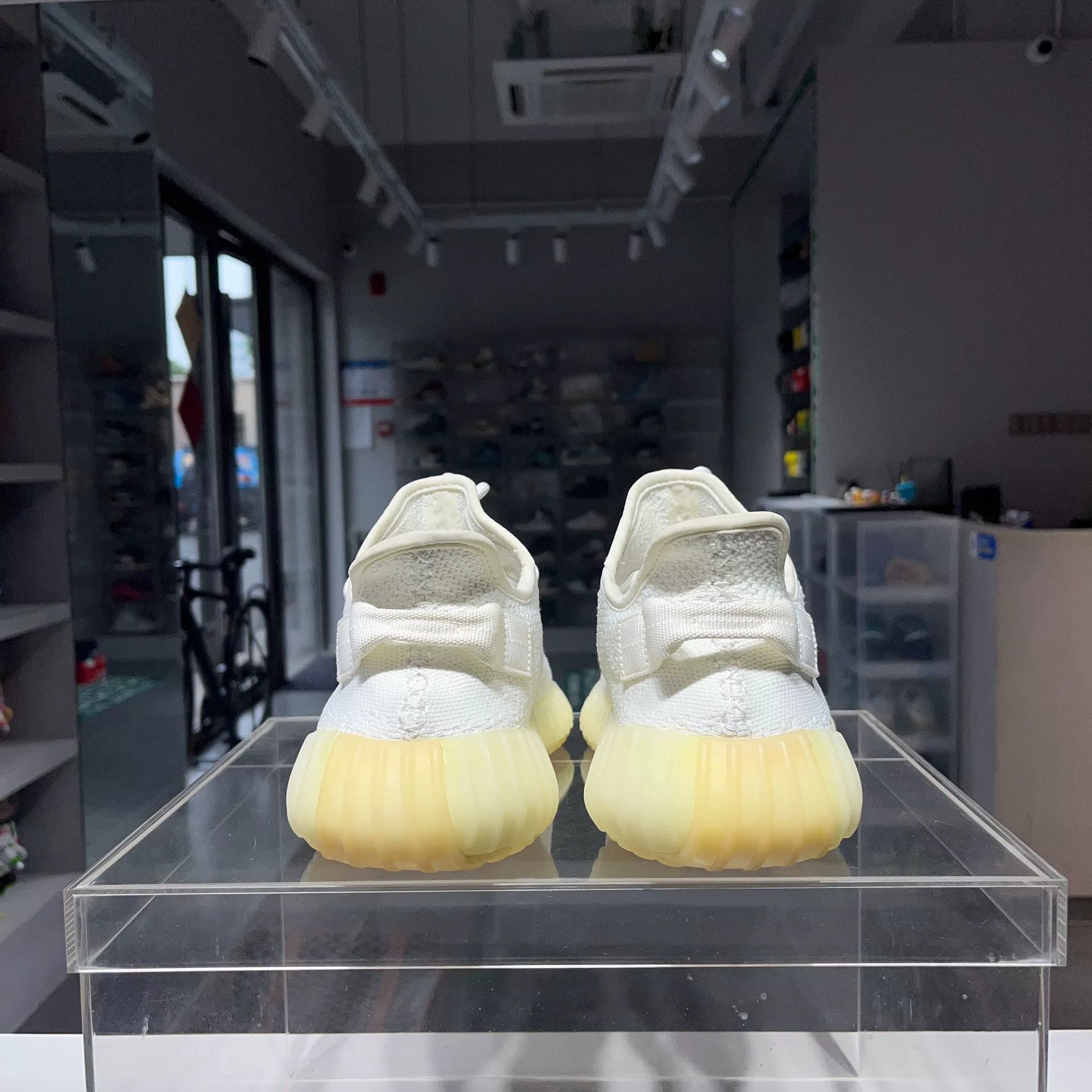 Adidas Adidas YEEZY White Lowtop Sneakers 9 Men Size US 9 / EU 42 - 3 Thumbnail