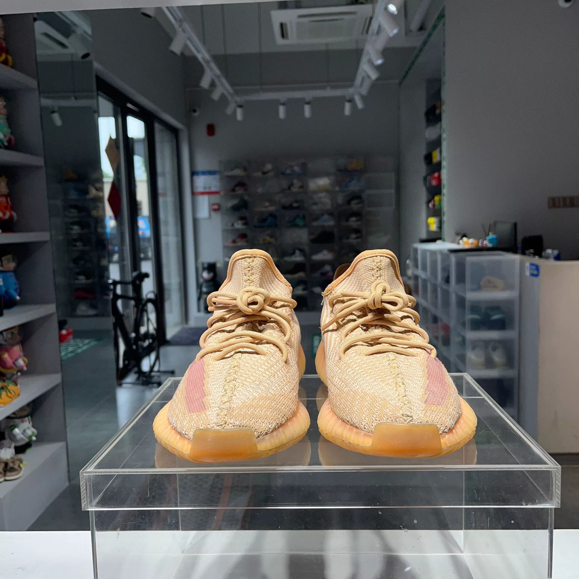 Adidas Adidas YEEZY Lowtop Sneakers 11.5 Men Size US 11.5 / EU 44-45 - 2 Thumbnail