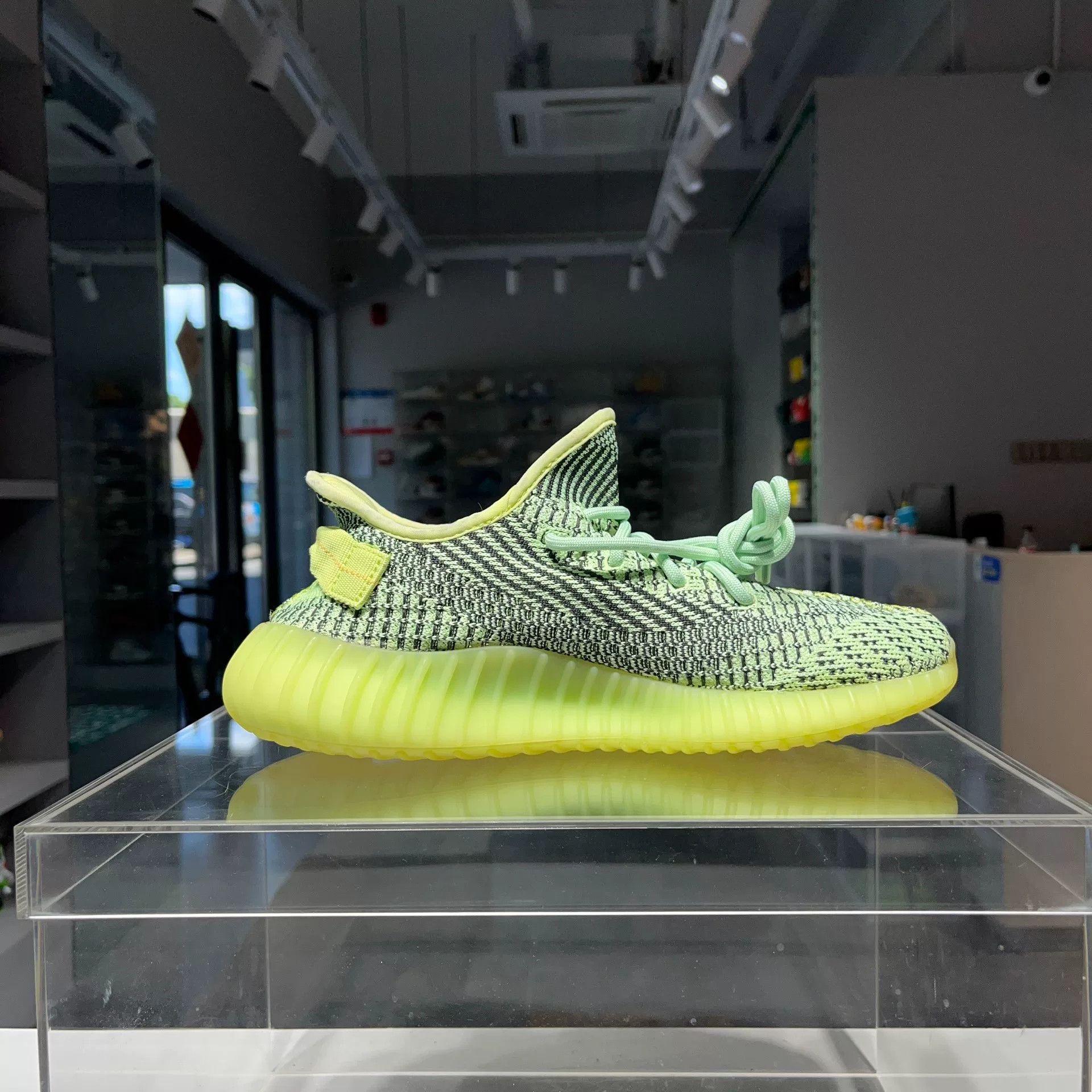 Adidas Adidas YEEZY Green Lowtop Sneakers 9 Men Size US 9 / EU 42 - 4 Thumbnail