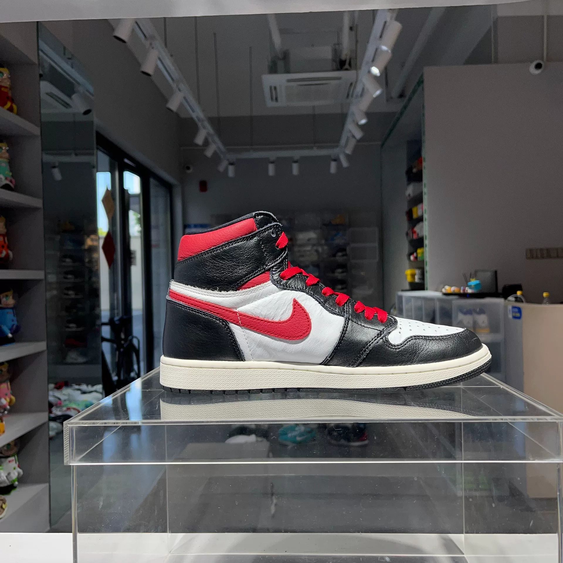 Nike Nike Red Lowtop Sneakers 42 Men Size US 9 / EU 42 - 5 Thumbnail