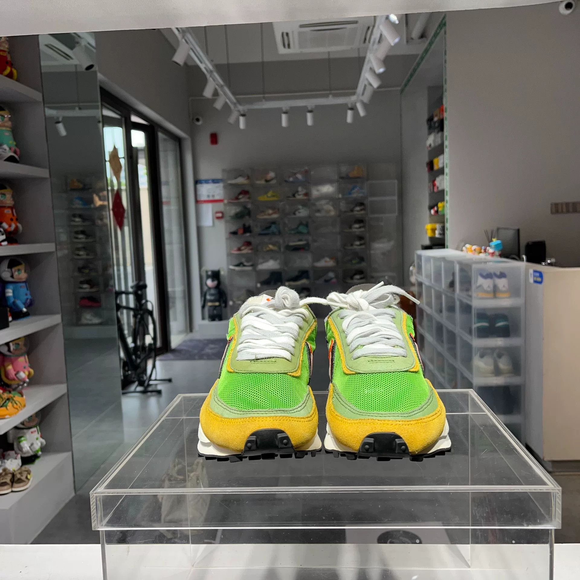 Nike Nike Yellow Lowtop Sneakers 43 Men Size US 10 / EU 43 - 2 Thumbnail