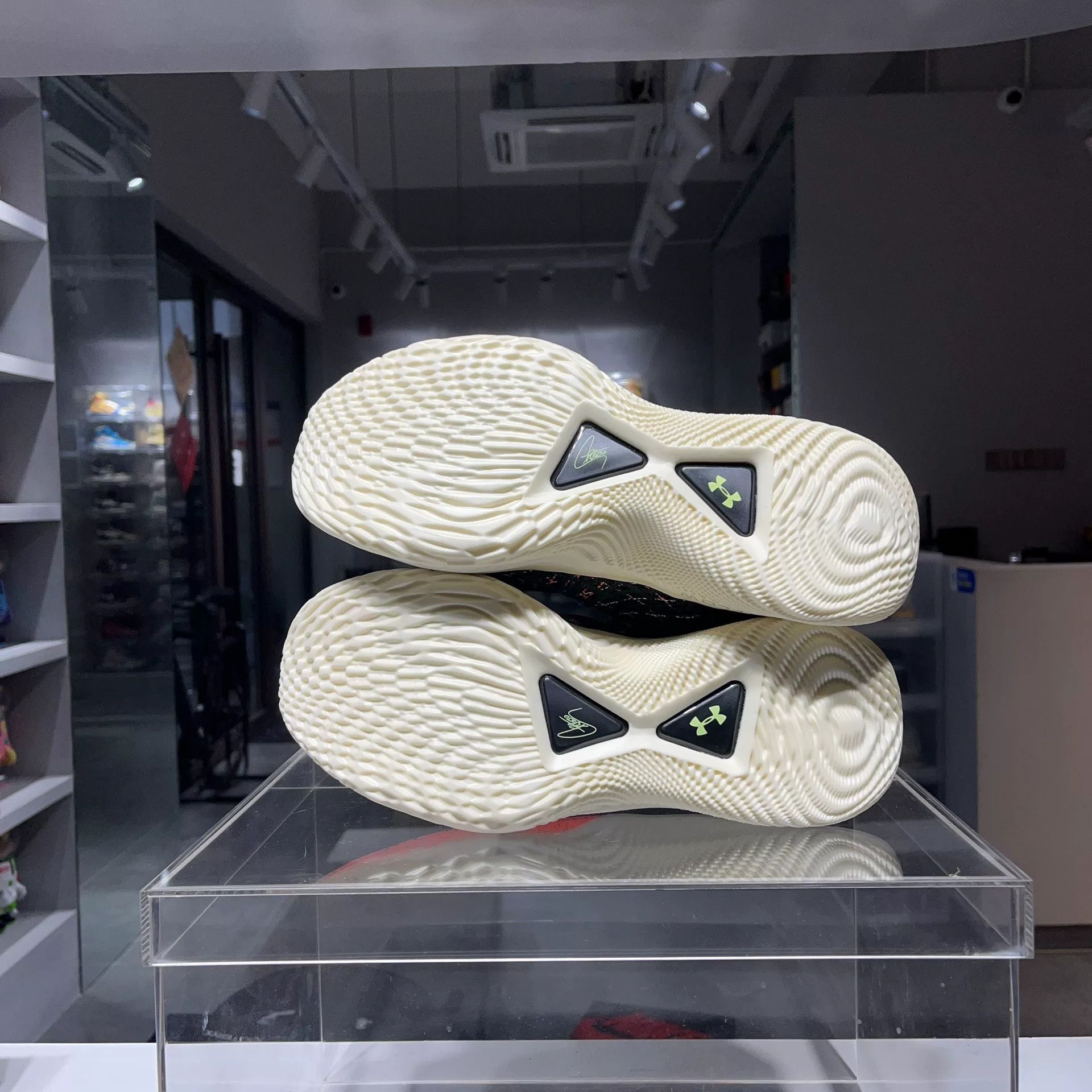 Other Glow Lowtop Sneakers 42 Men Size US 9 / EU 42 - 7 Thumbnail