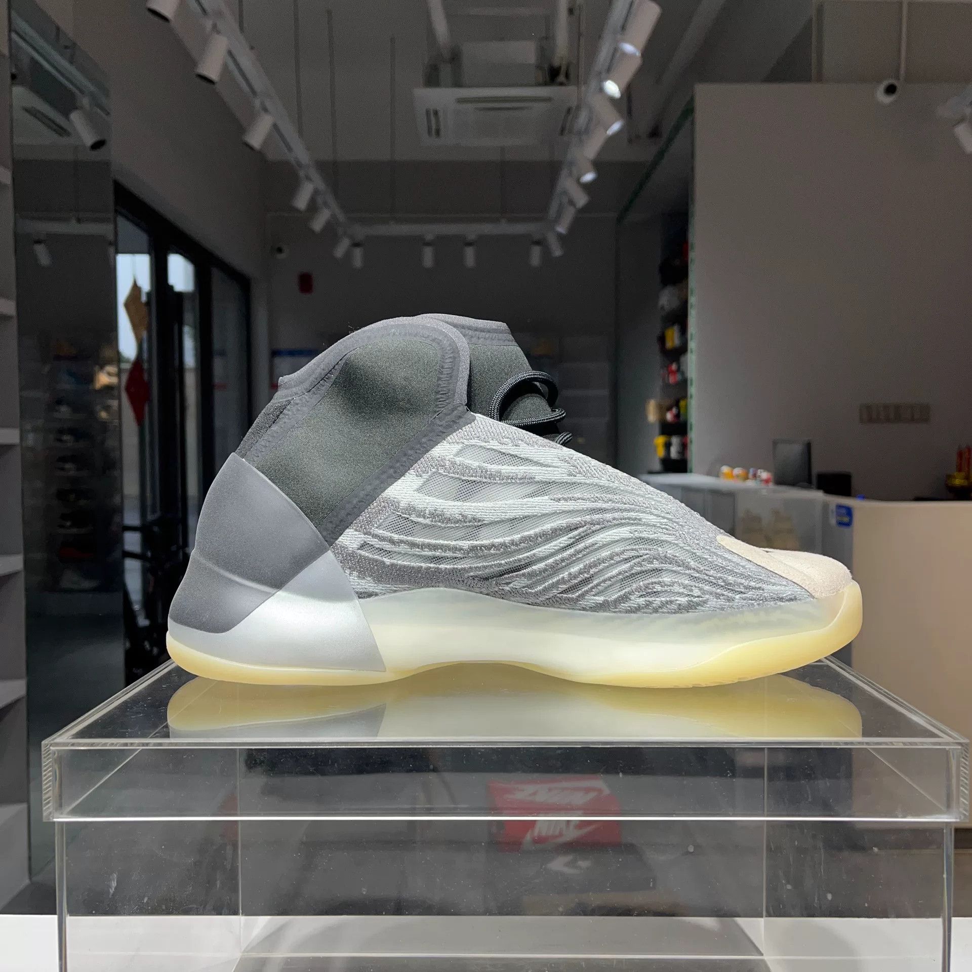 Yeezy Yeezy Basketball Gray Lowtop Sneakers 47 Men Size US 13 / EU 46 - 4 Thumbnail