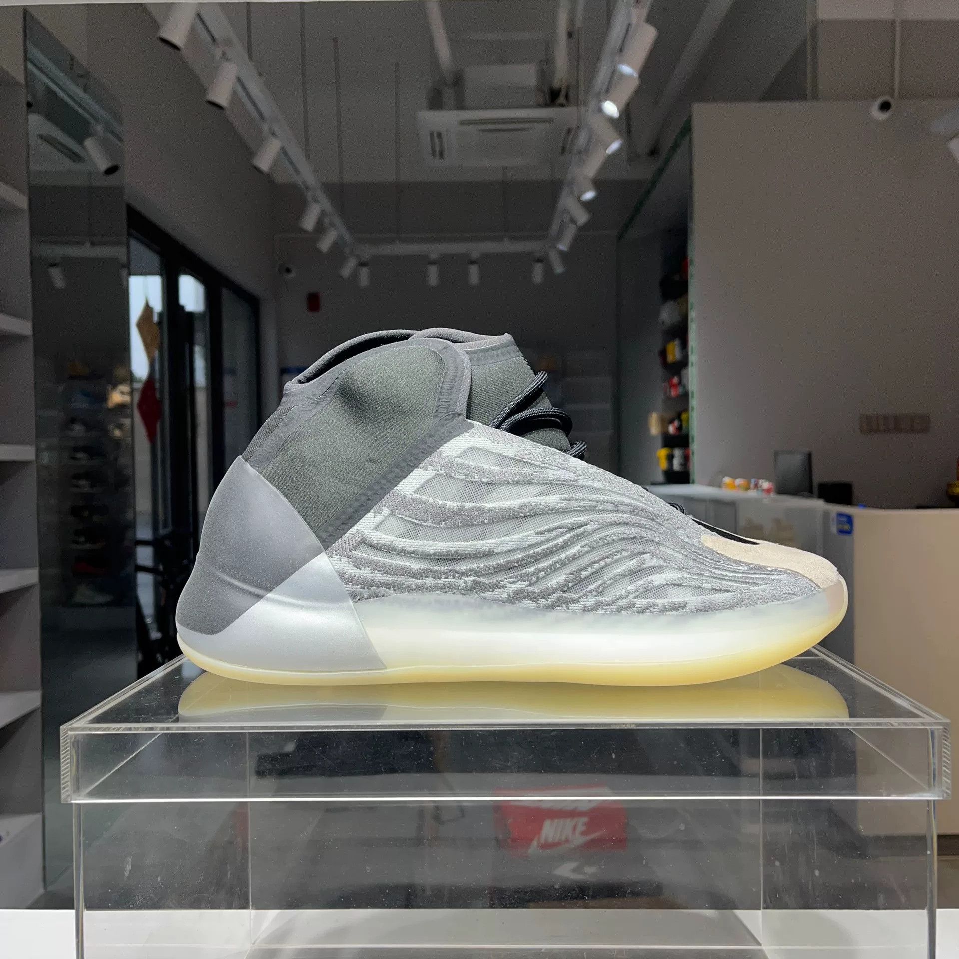 Yeezy Yeezy Basketball Gray Lowtop Sneakers 47 Men Size US 13 / EU 46 - 5 Thumbnail