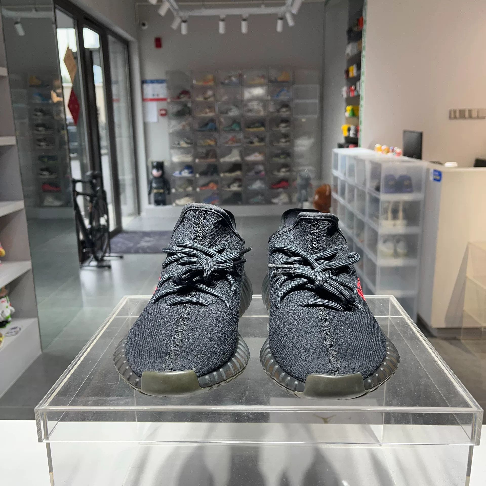Yeezy Yeezy Black Lowtop Sneakers 41 Men Size US 8.5 / EU 41-42 - 2 Thumbnail