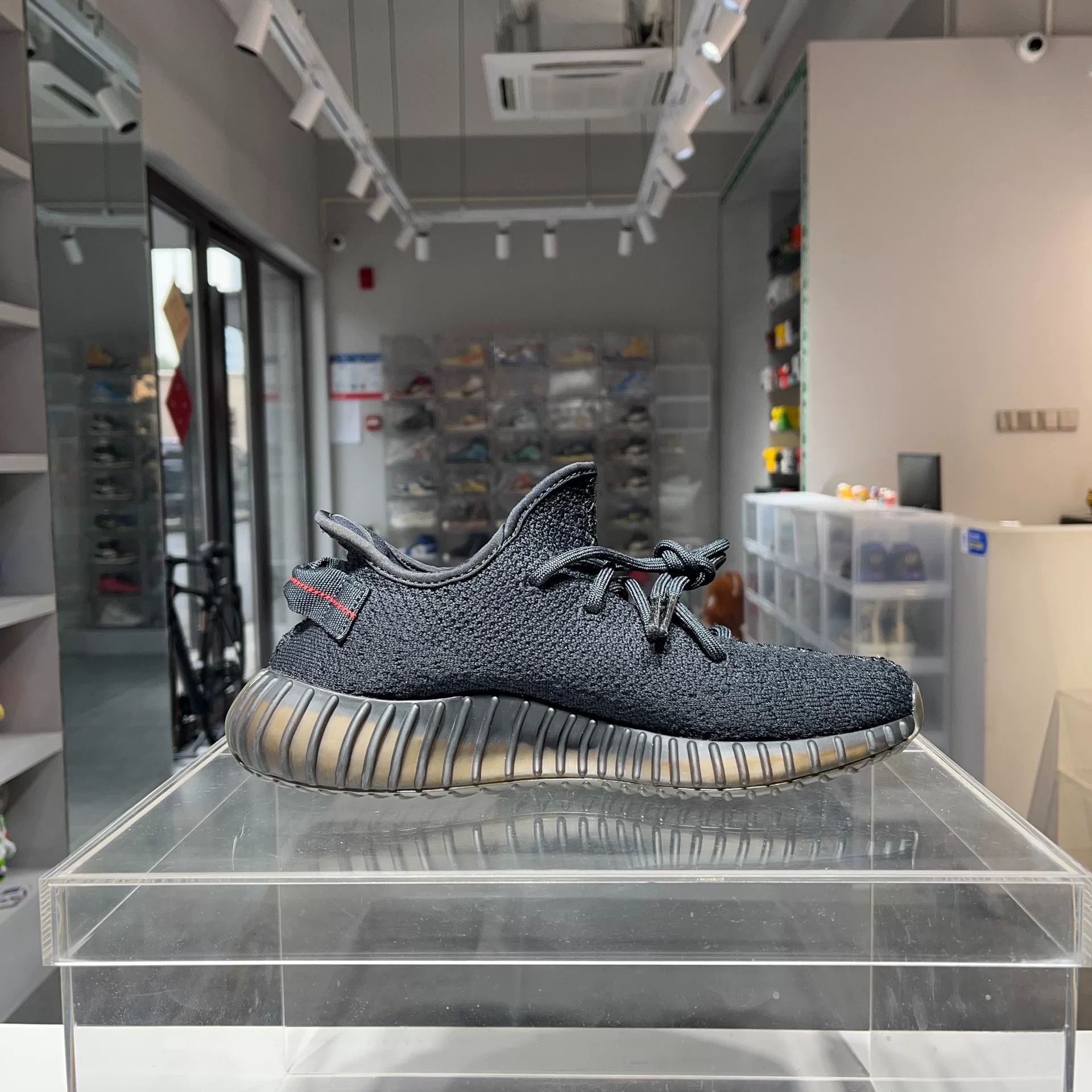 Yeezy Yeezy Black Lowtop Sneakers 41 Men Size US 8.5 / EU 41-42 - 4 Thumbnail