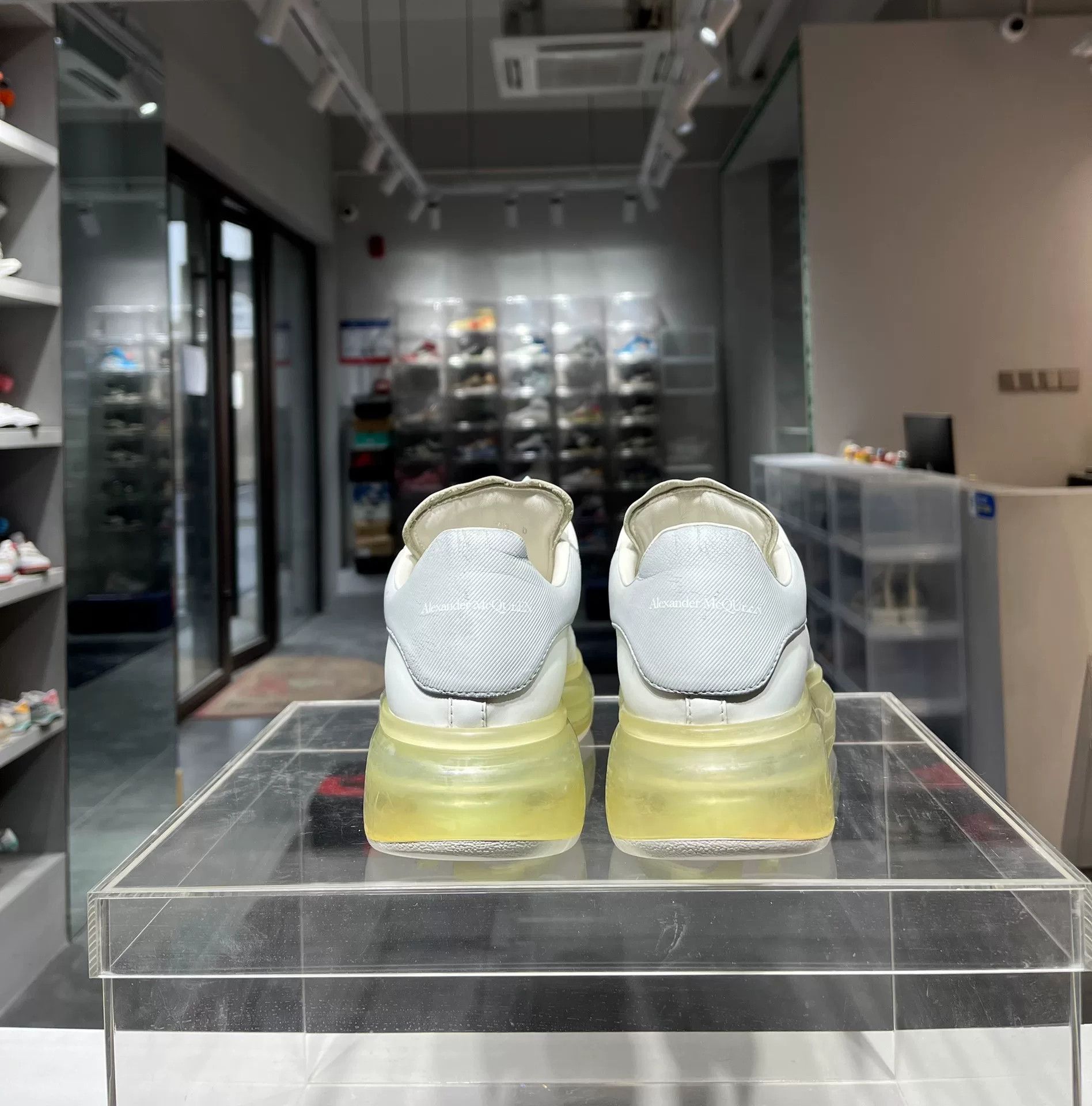 Alexander McQueen Alexander McQueen White Lowtop Sneakers 38 Women Size US 7.5 / IT 37.5 - 4 Thumbnail