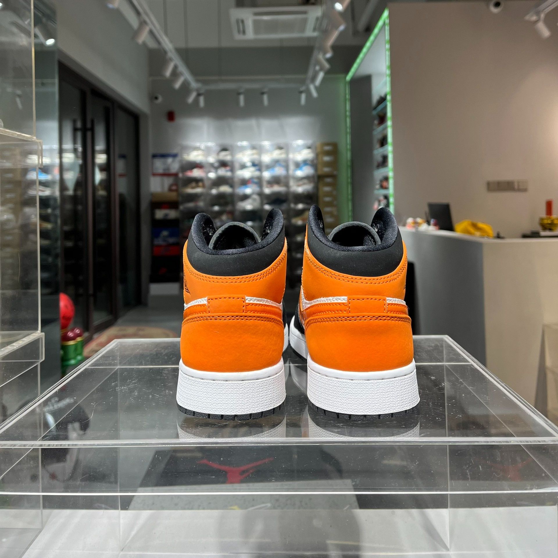 Nike Nike Orange Lowtop Sneakers 37 Men Size US 5 / EU 37 - 4 Thumbnail