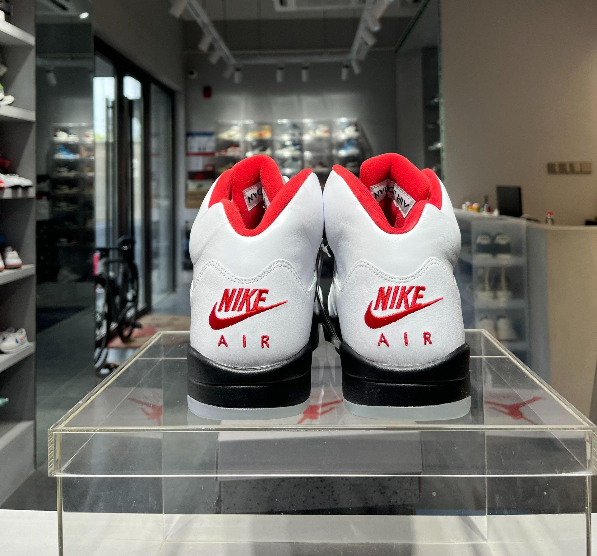 Nike Nike Lowtop Sneakers 44.5 Men Size US 11 / EU 44 - 4 Thumbnail