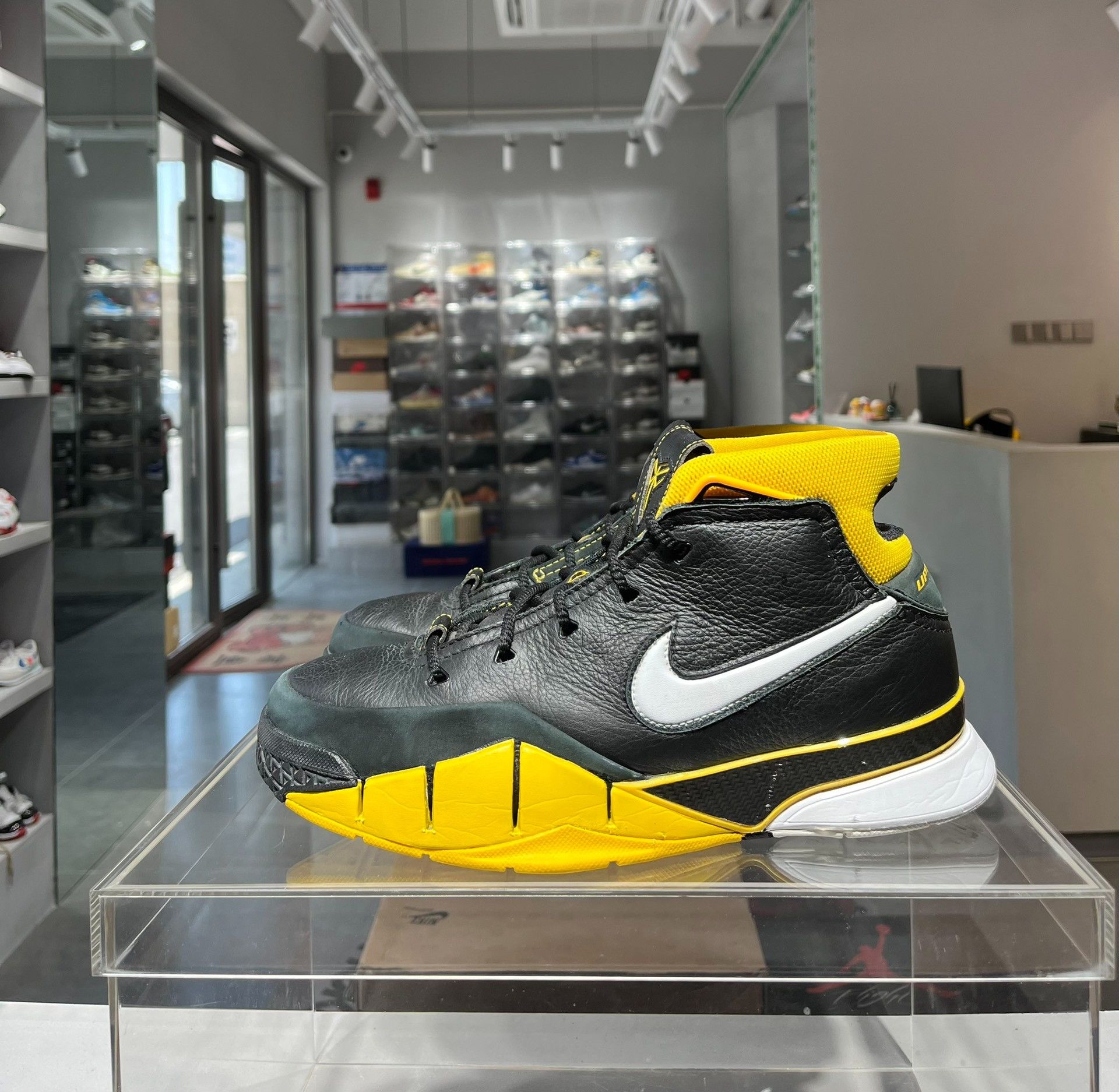 Nike Nike Yellow Lowtop Sneakers 41 Men Size US 8.5 / EU 41-42 - 3 Thumbnail