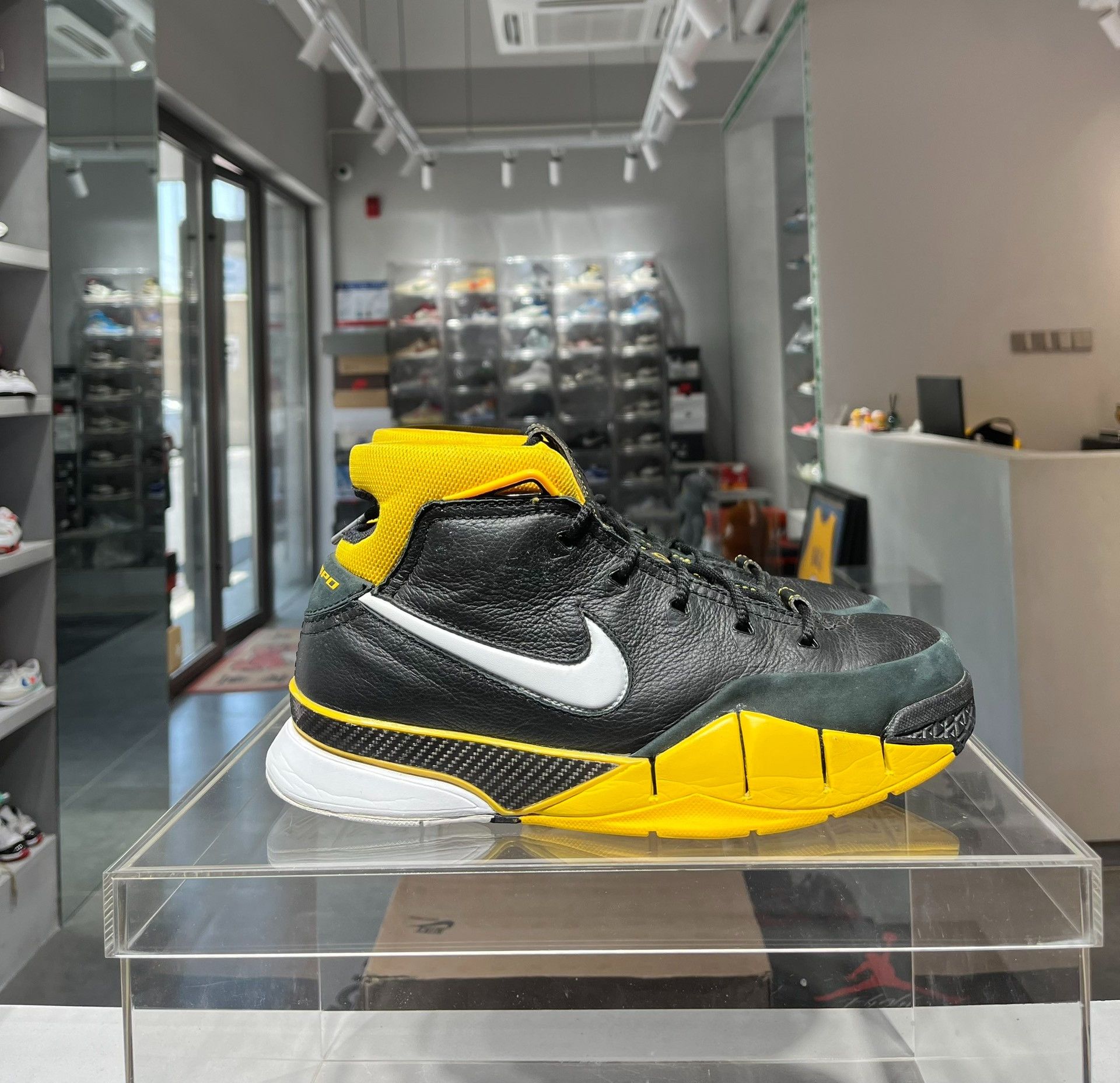 Nike Nike Yellow Lowtop Sneakers 41 Men Size US 8.5 / EU 41-42 - 2 Thumbnail