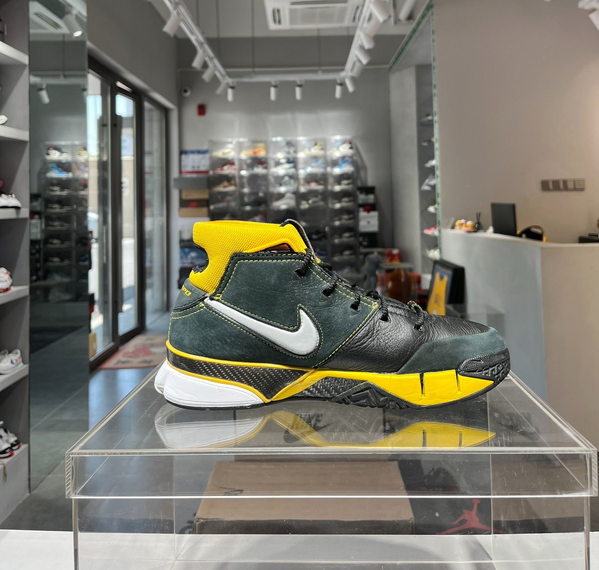 Nike Nike Yellow Lowtop Sneakers 41 Men Size US 8.5 / EU 41-42 - 6 Thumbnail