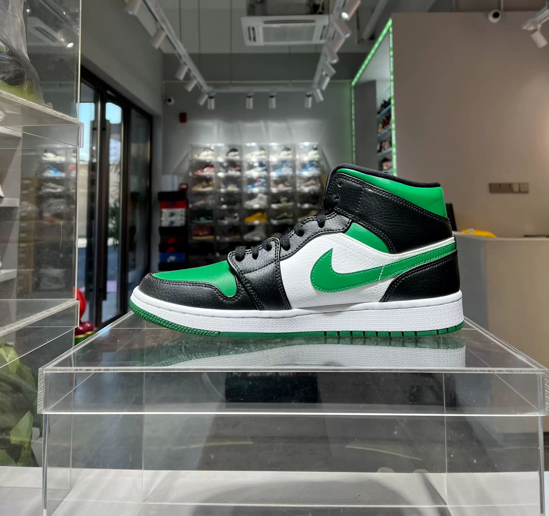 Nike Nike Green Lowtop Sneakers 43 Men Size US 10 / EU 43 - 5 Thumbnail