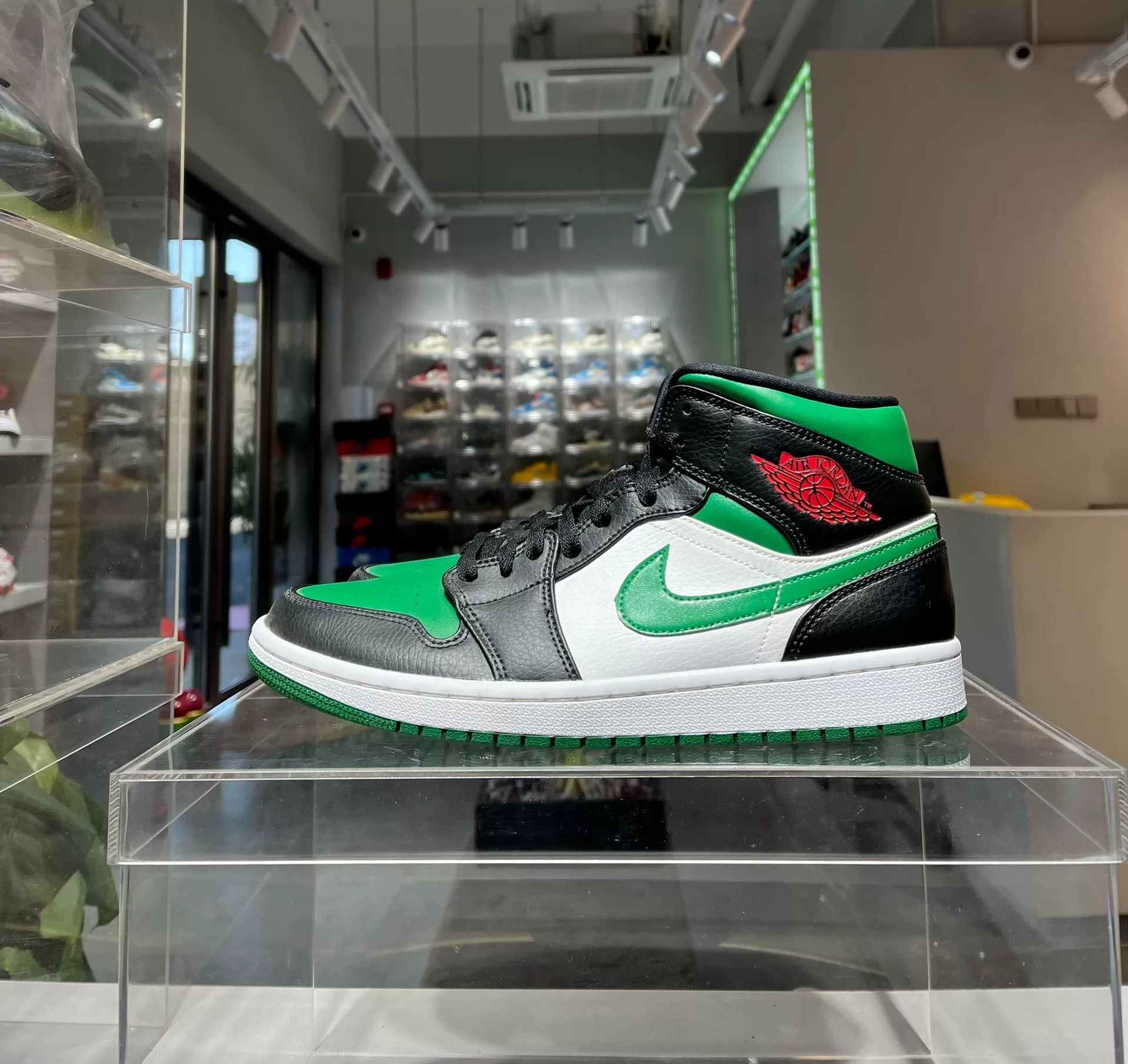 Nike Nike Green Lowtop Sneakers 43 Men Size US 10 / EU 43 - 3 Thumbnail