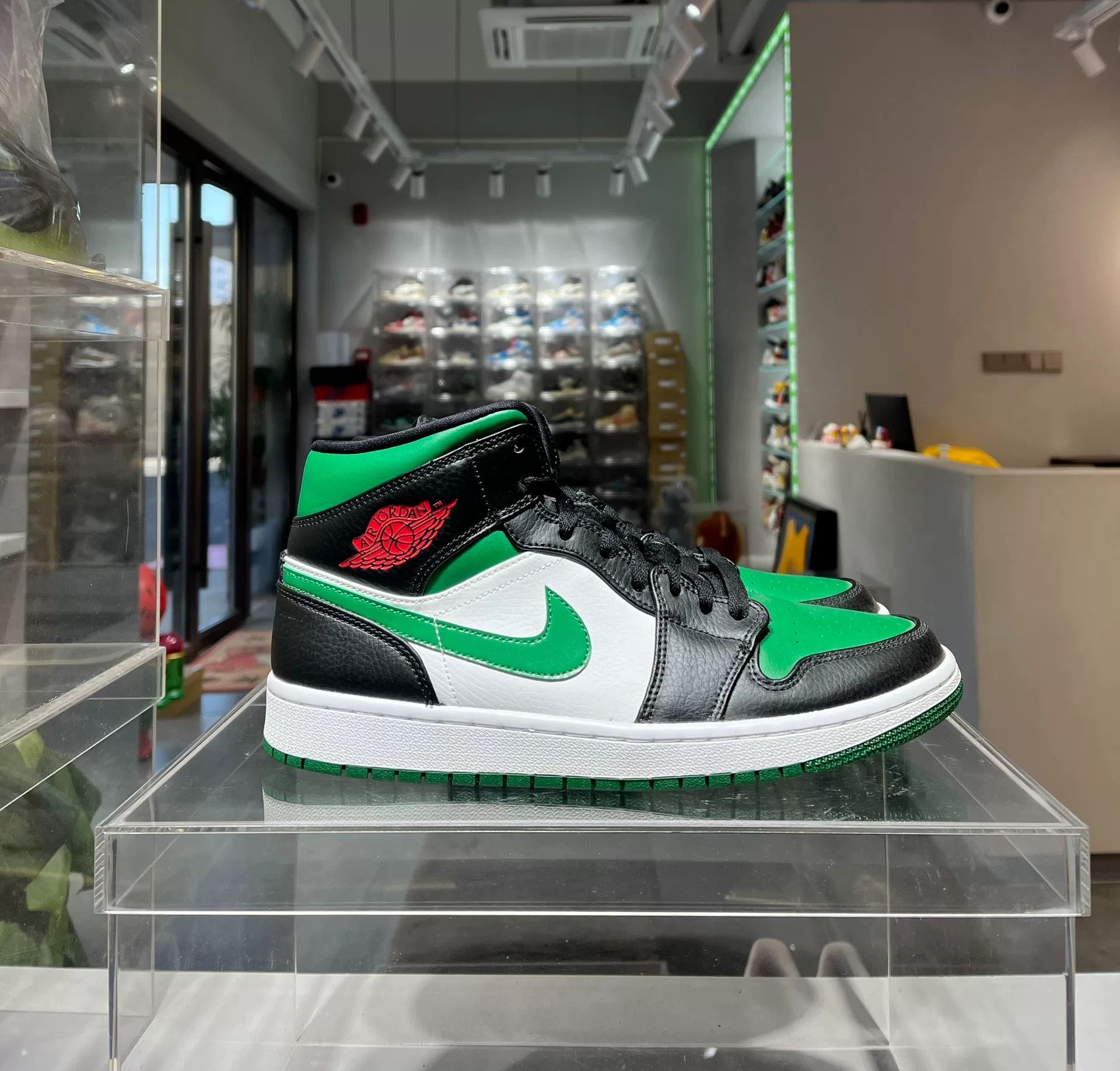 Nike Nike Green Lowtop Sneakers 43 Men Size US 10 / EU 43 - 2 Thumbnail
