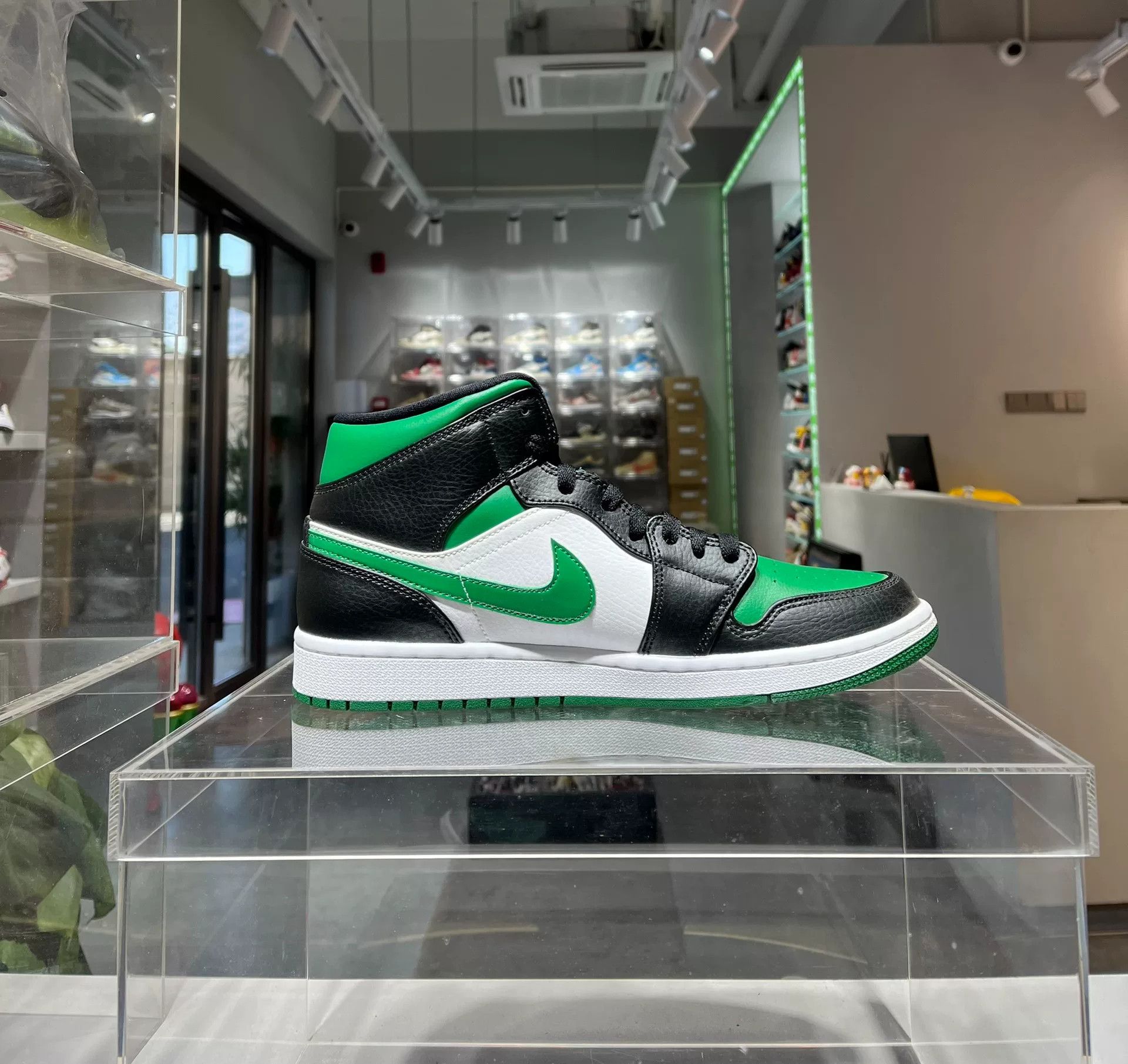 Nike Nike Green Lowtop Sneakers 43 Men Size US 10 / EU 43 - 6 Thumbnail